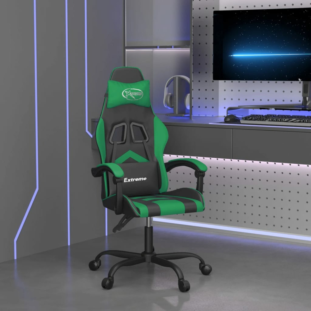 Grüner und schwarzer Gaming-Stuhl. Schwarze Armlehnen und Basis. Hintergrund zeigt Monitor und Schreibtisch.