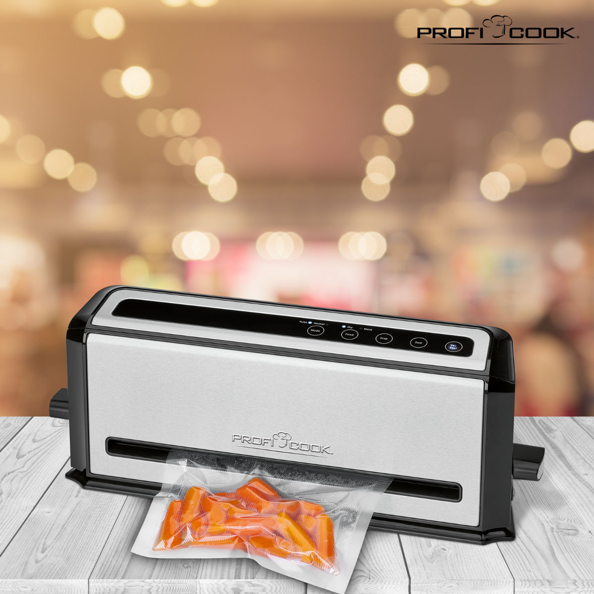 Zgrzewarka próżniowa z pomarańczowymi marchewkami w worku. Rozmyte tło z efektem bokeh.