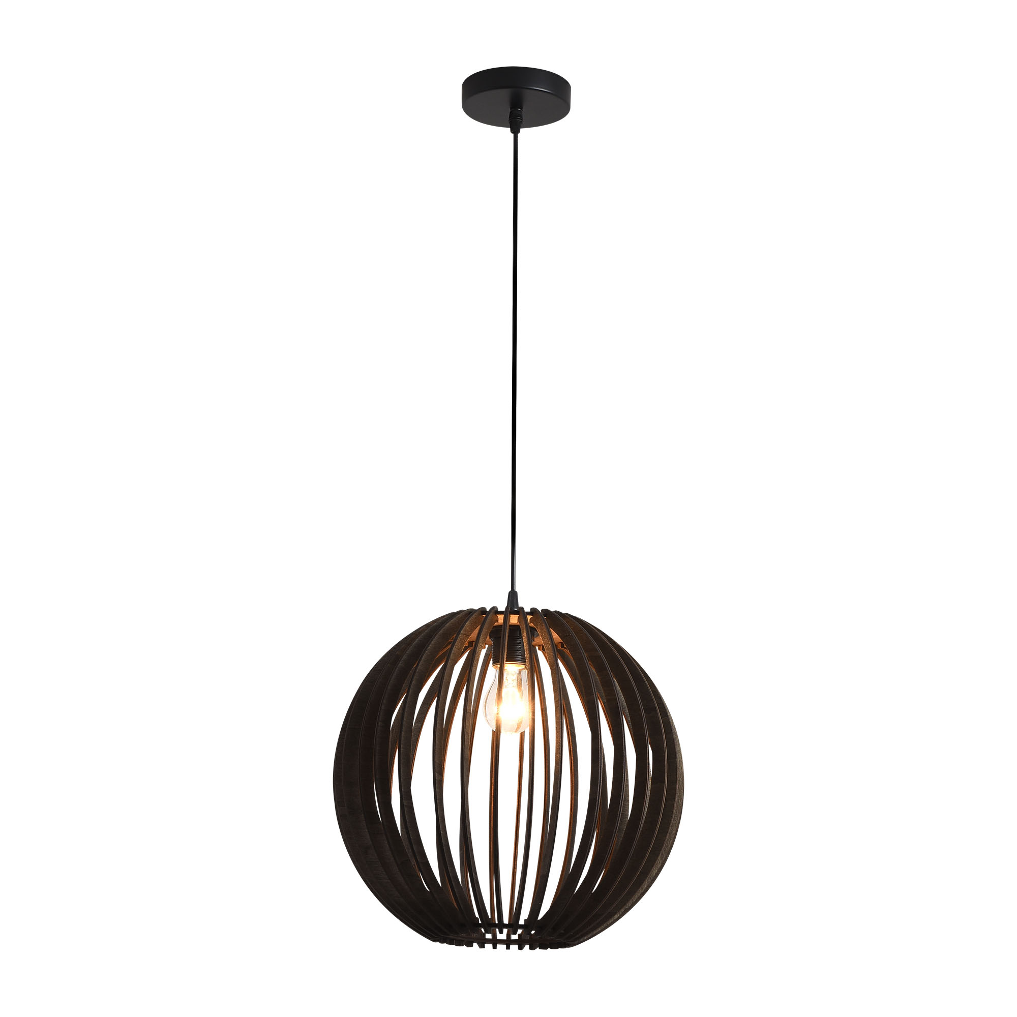 Hängende Holz-Pendelleuchte. Kugelform aus Holzlamellen, schwarze Deckenhalterung.
