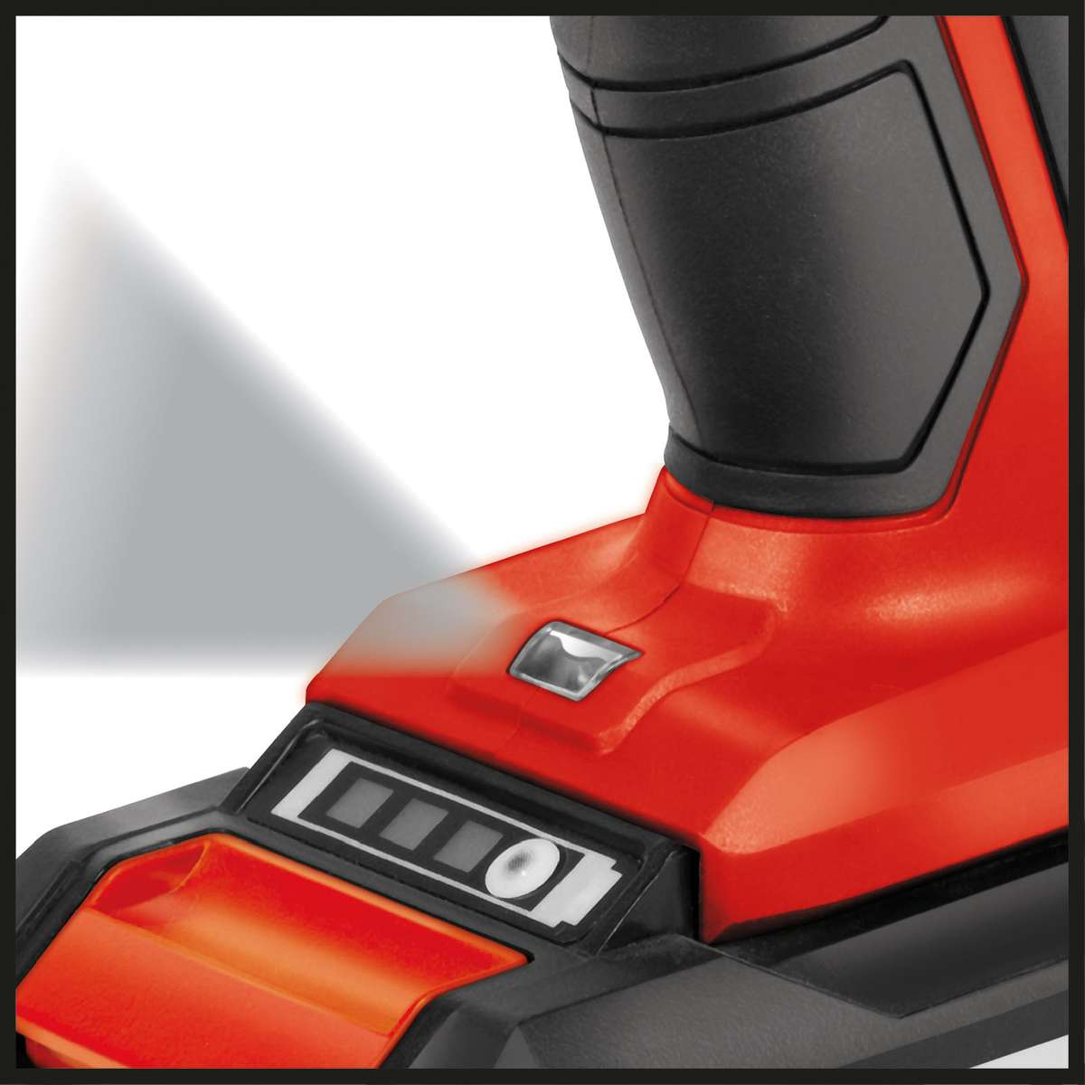 Rotes und schwarzes Elektrowerkzeug, Batterieanzeige leuchtet. Detaillierte Nahaufnahme.