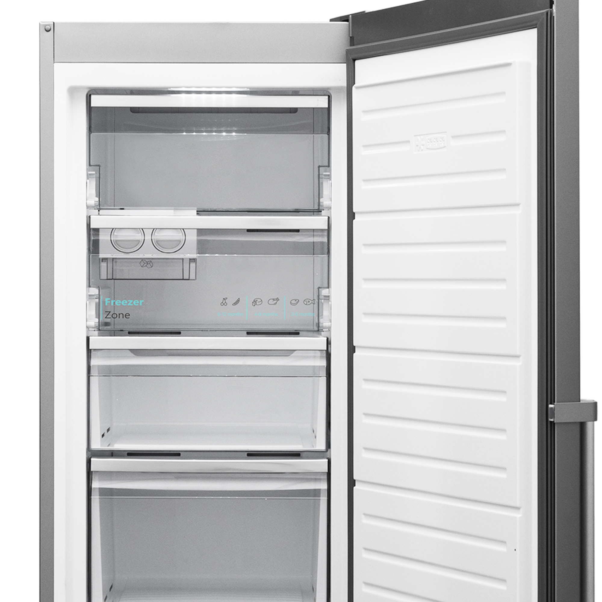 Congelatore con porta aperta. All'interno ci sono cassetti e ripiani.