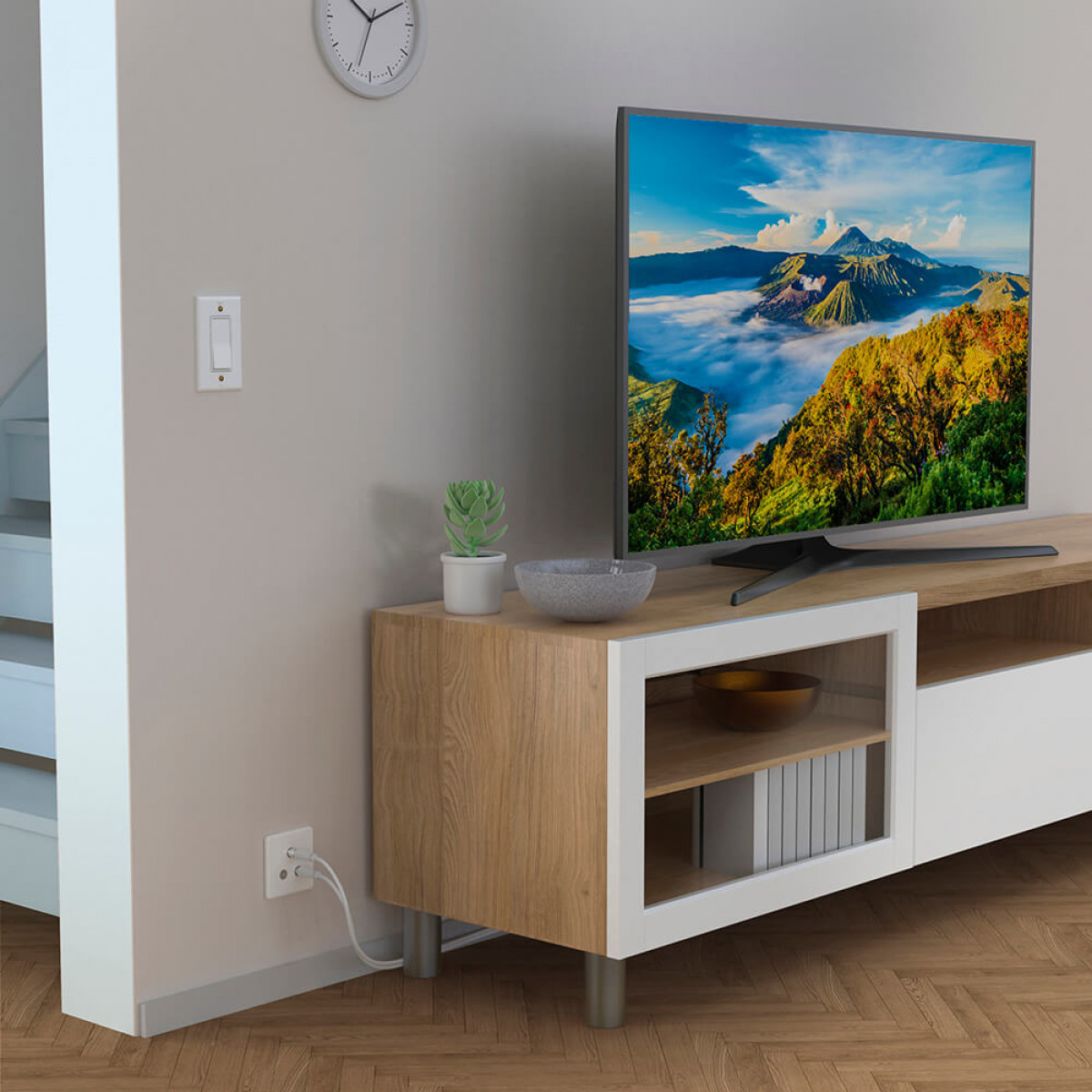 Woonkamer met tv met bergen, console, lamp en klok aan de muur.