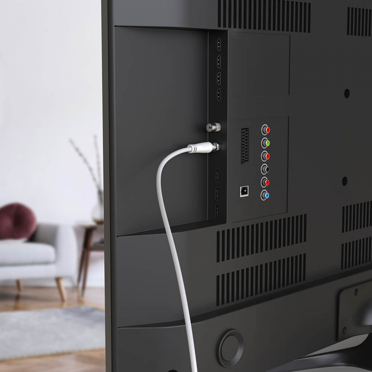 Achterkant van een zwarte tv met aangesloten kabels. Witte kabel. Interieur.