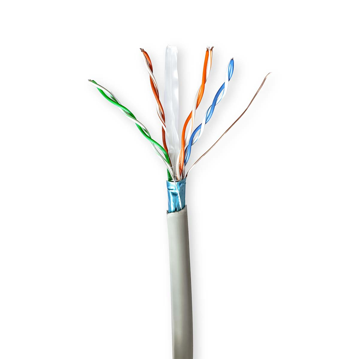 Cavo di rete tagliato che mostra più fili colorati. Cavo grigio su sfondo bianco.