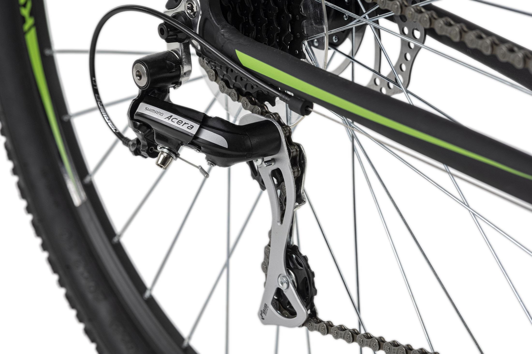 Nahaufnahme eines Fahrrad-Schaltwerks mit Shimano Acera-Markierungen. Schwarz-Silber-Farbgebung.