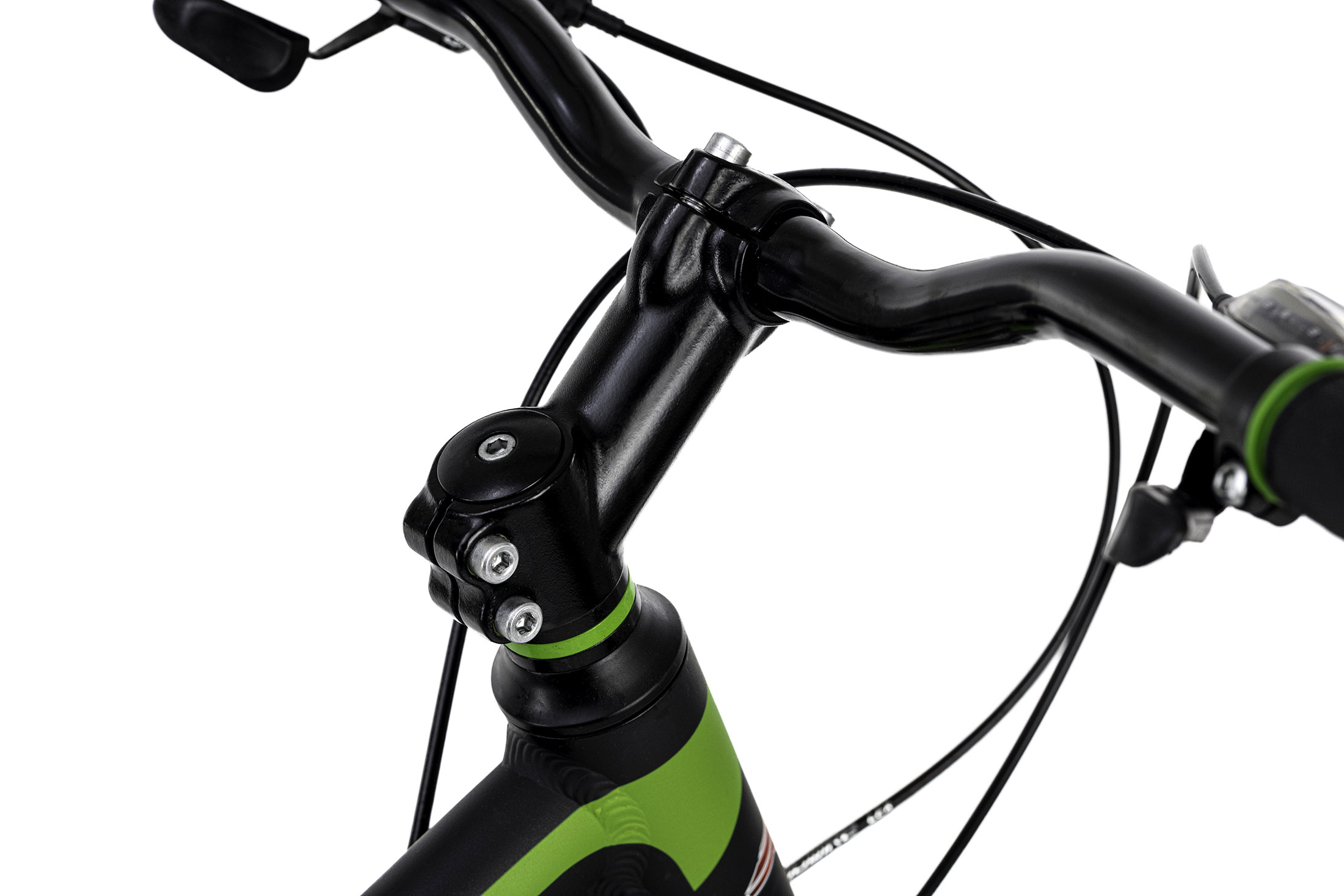Nahaufnahme eines Fahrradlenkers. Schwarz mit grünem Akzent. Weißer Hintergrund.
