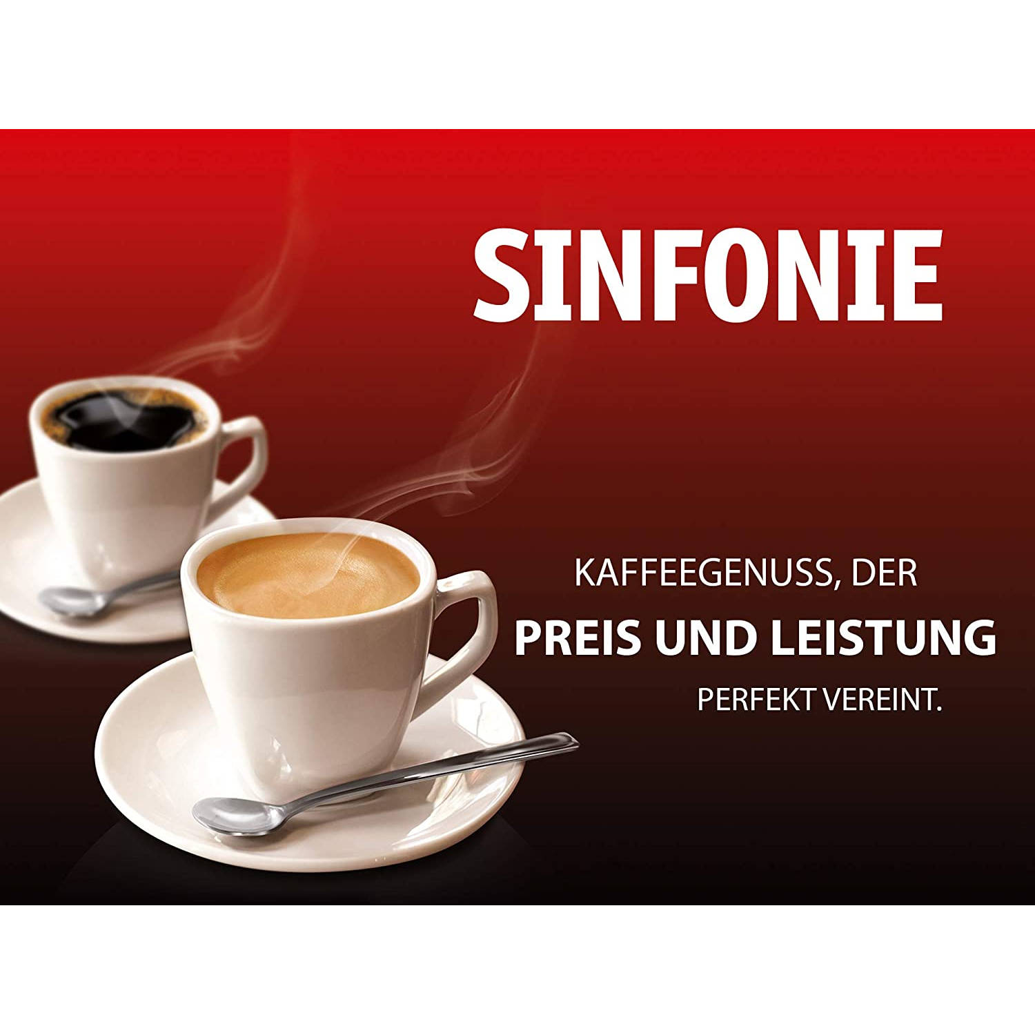 Due tazze di caffè su piattini con cucchiaini. La parola 'SINFONIE' è ben visibile.