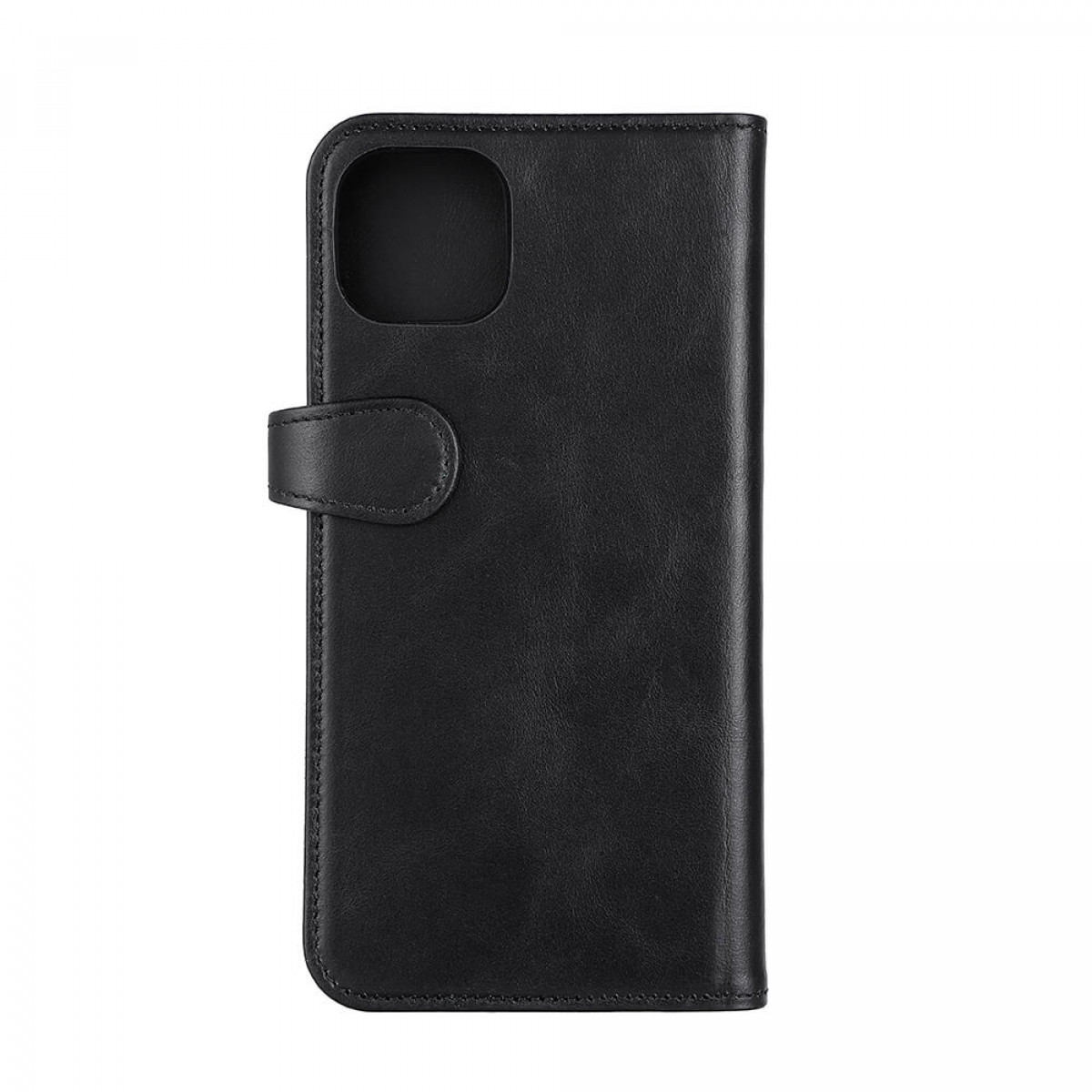 Eine schwarze Leder-Handyhülle, geschlossen, mit einem Schnappverschluss.