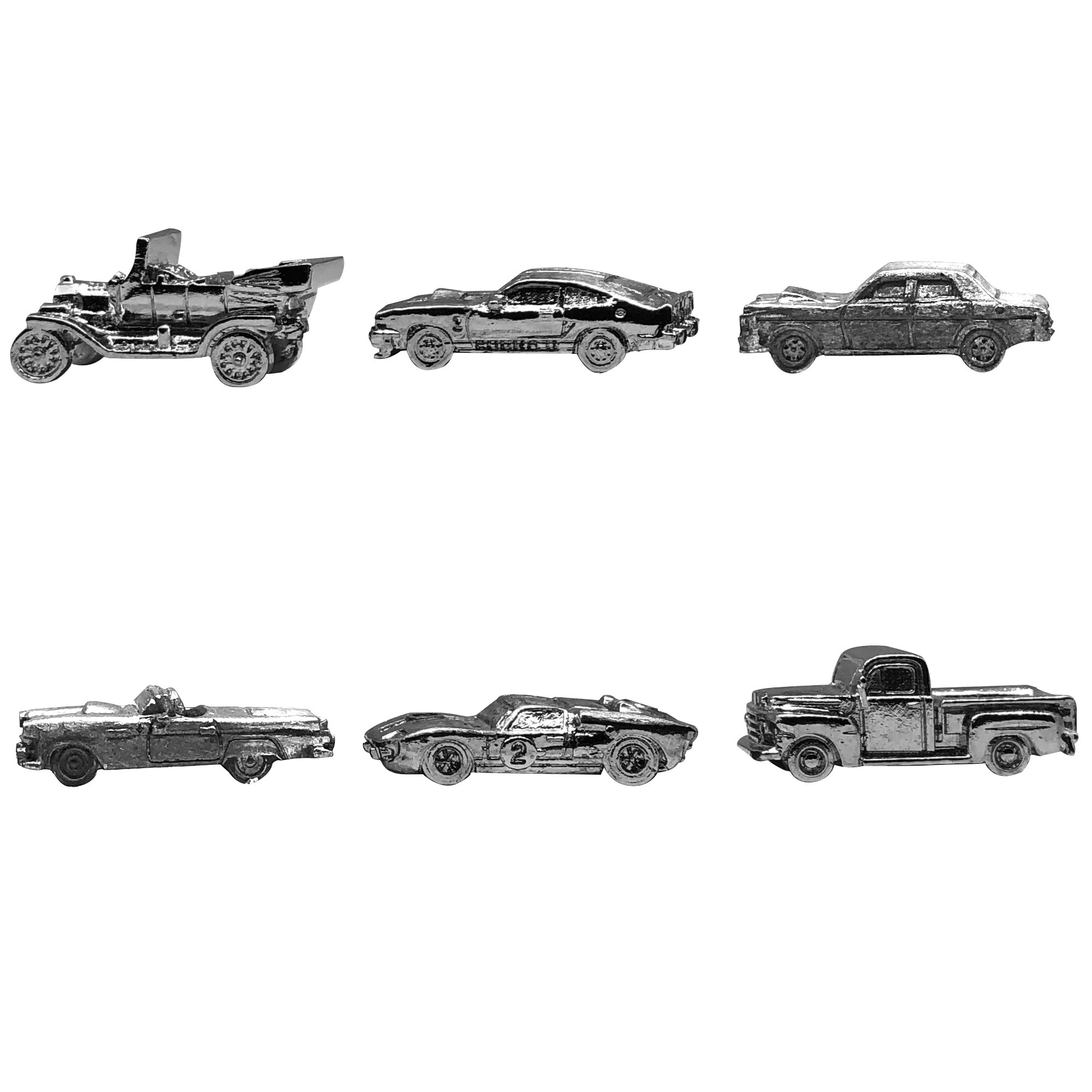 Sechs silberne Spielzeugautos auf weißem Untergrund. Die Autos sind verschiedene Modelle.