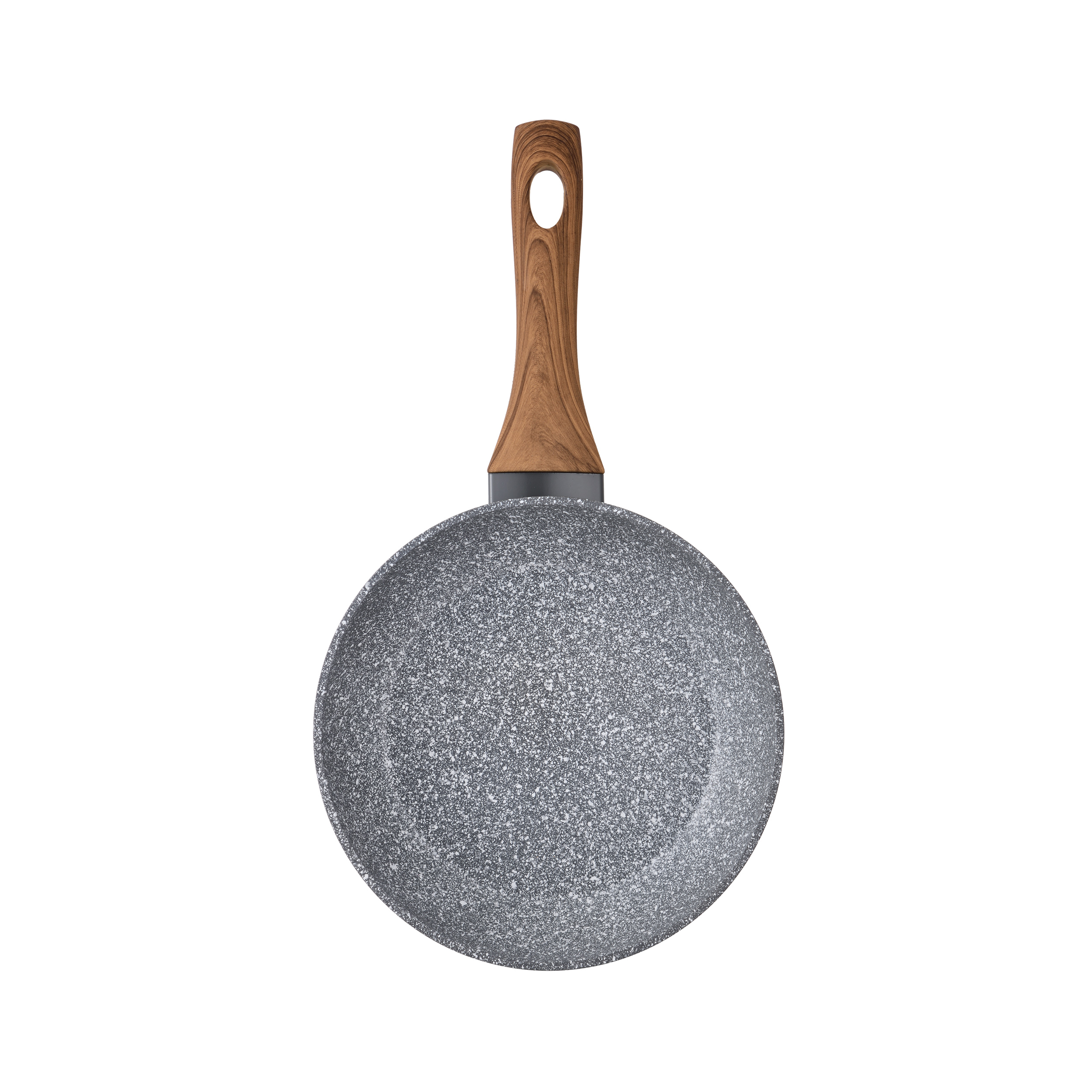 Sartén con superficie gris moteada y mango de madera. Fondo blanco. Vista superior.
