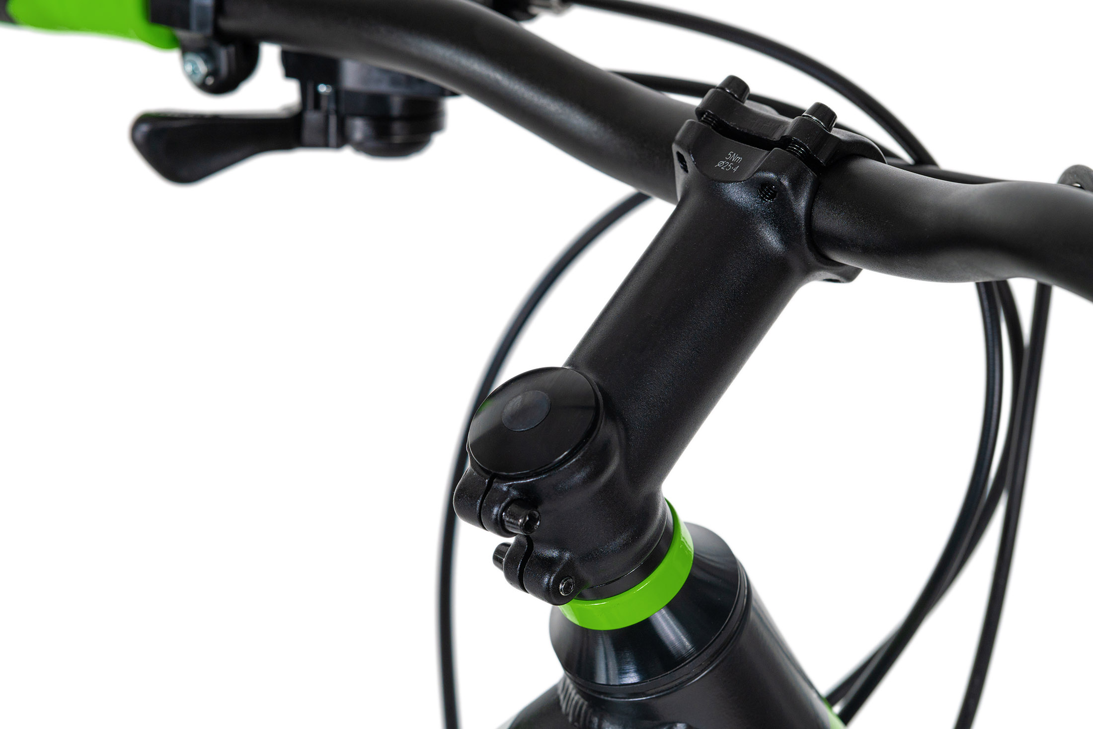 Detail eines Fahrradlenkers, schwarz und grün. Weißer Hintergrund.