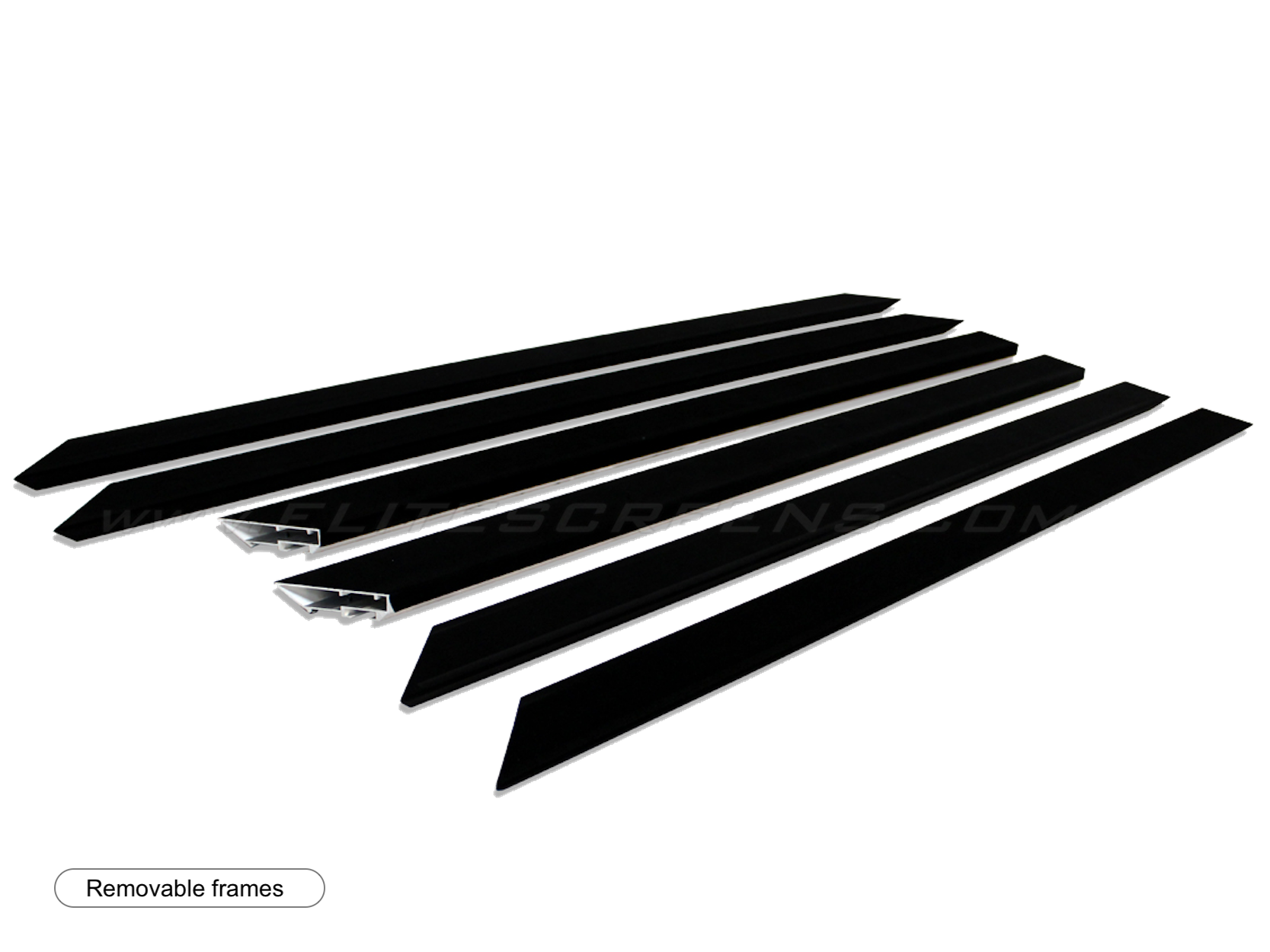 Schwarze Aluminium-Bildschirmrahmenelemente. Mehrere Teile liegen auf schwarzem Hintergrund.