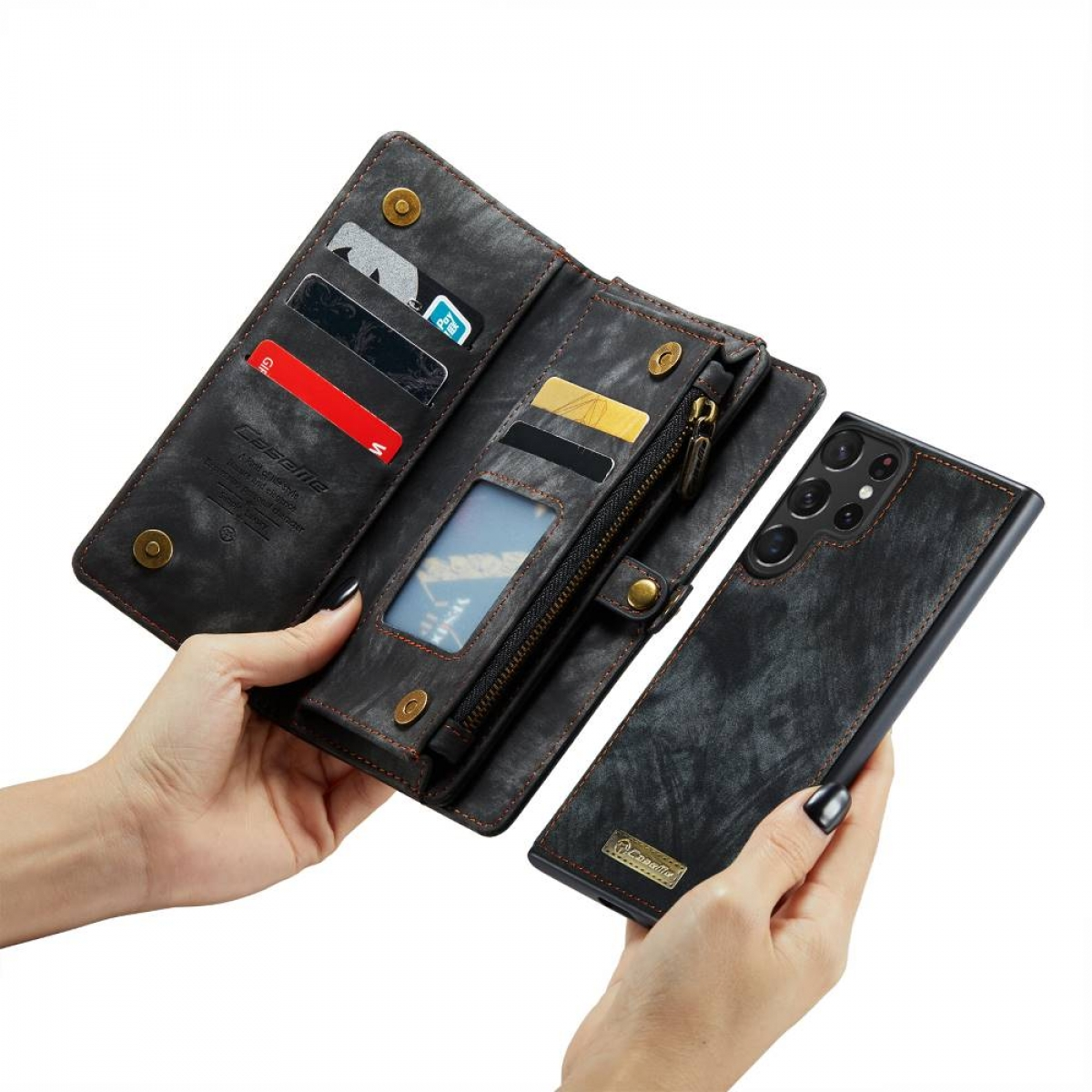 Eine schwarze Leder-Geldbörsen-Handyhülle, offen, mit Karten und einem Telefon.