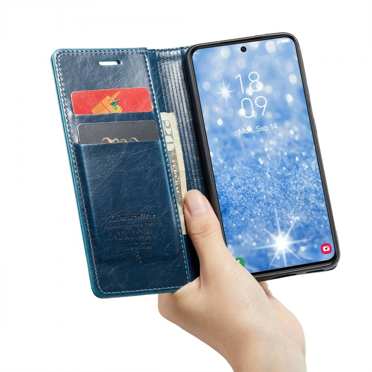 Blaue Leder-Handyhülle mit Karten und einem Telefon, das eine digitale Oberfläche zeigt.