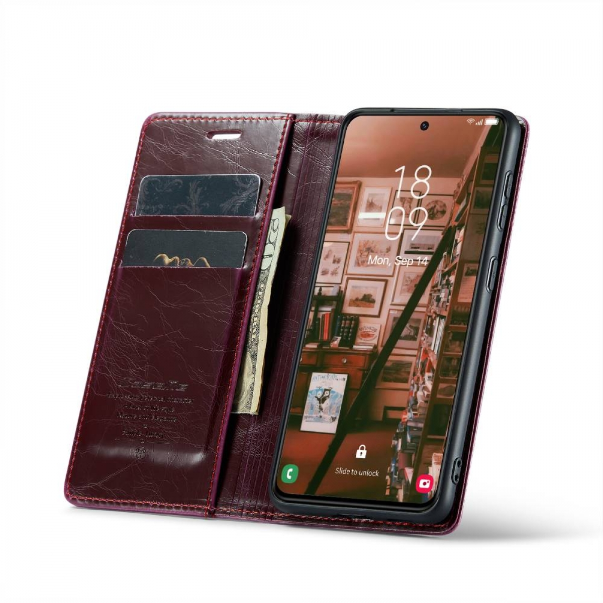 Geöffnete weinrote Handy-Geldbörsen-Hülle, zeigt Telefon, Kartenfächer und Bargeld. Leder.