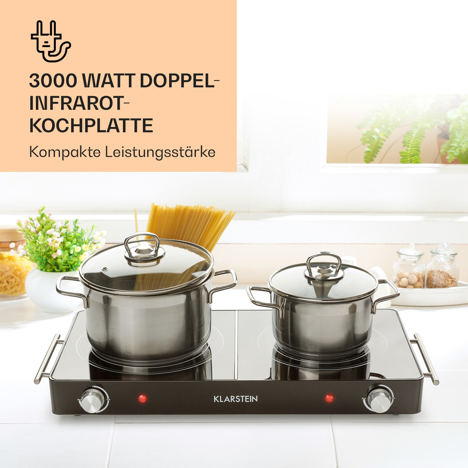 Eine schwarze Doppel-Infrarot-Kochplatte mit zwei Töpfen in einer Küchenumgebung.