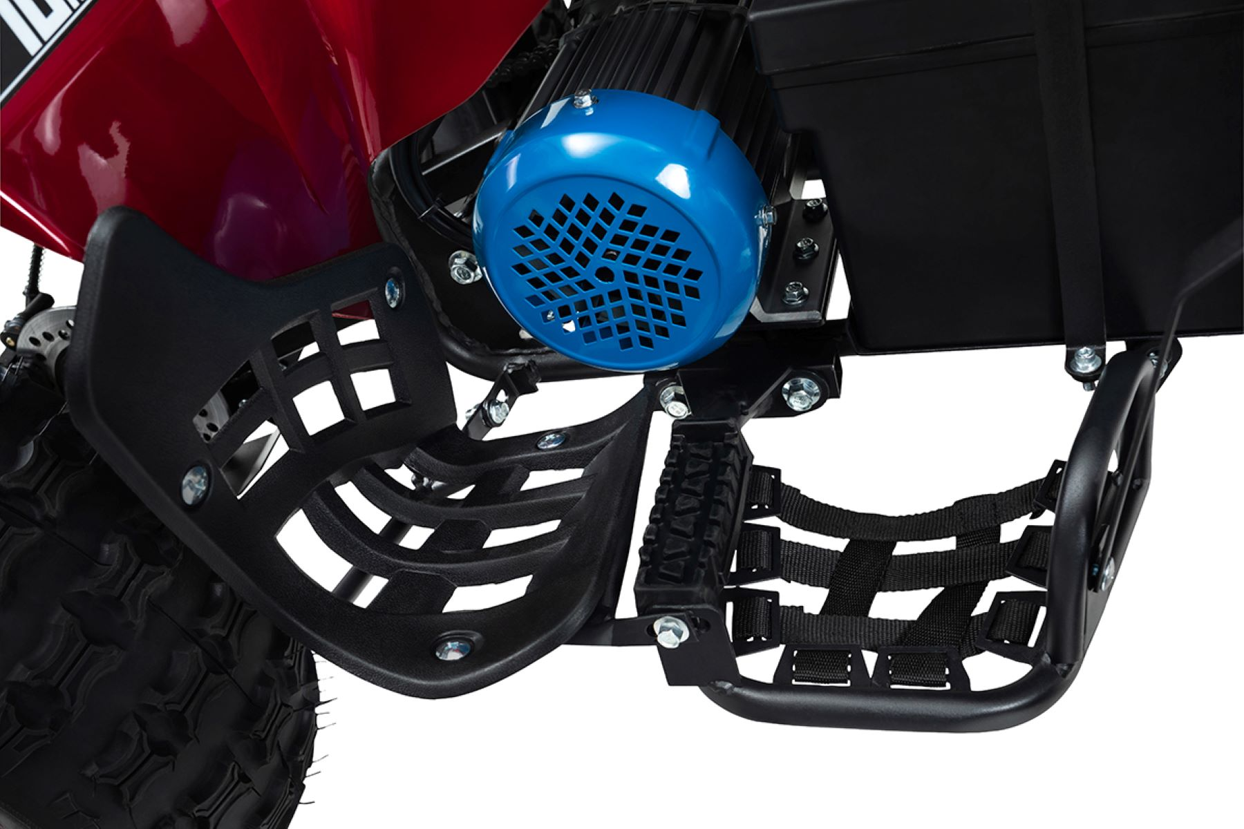 Nahaufnahme eines schwarzen und roten Spielzeug-ATV. Es hat einen blauen Motor, schwarze Fußstützen und ein Hinterrad.