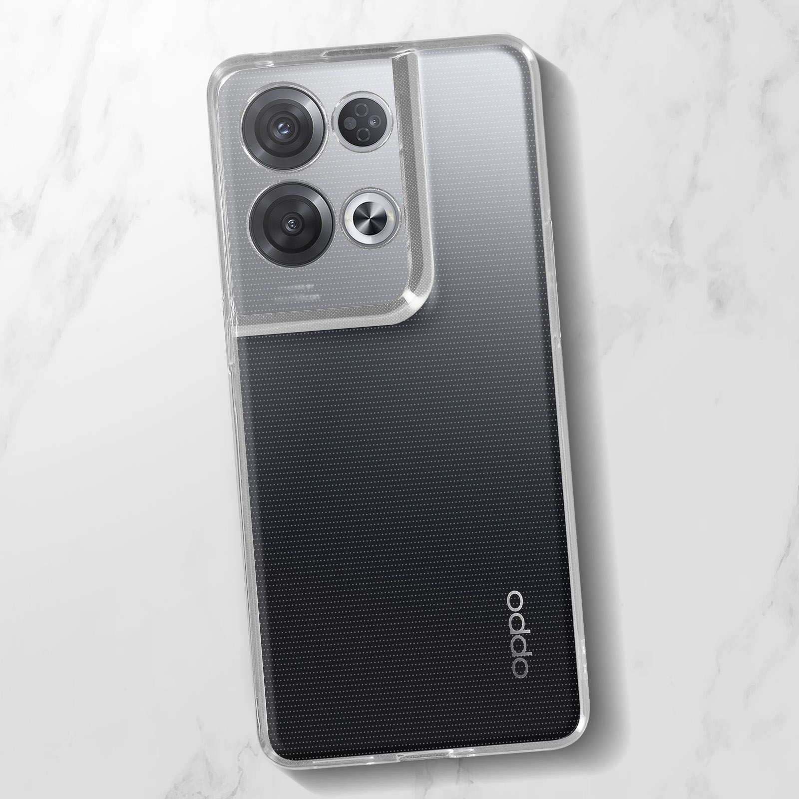 Smartphone in una custodia trasparente. Il telefono ha più fotocamere.