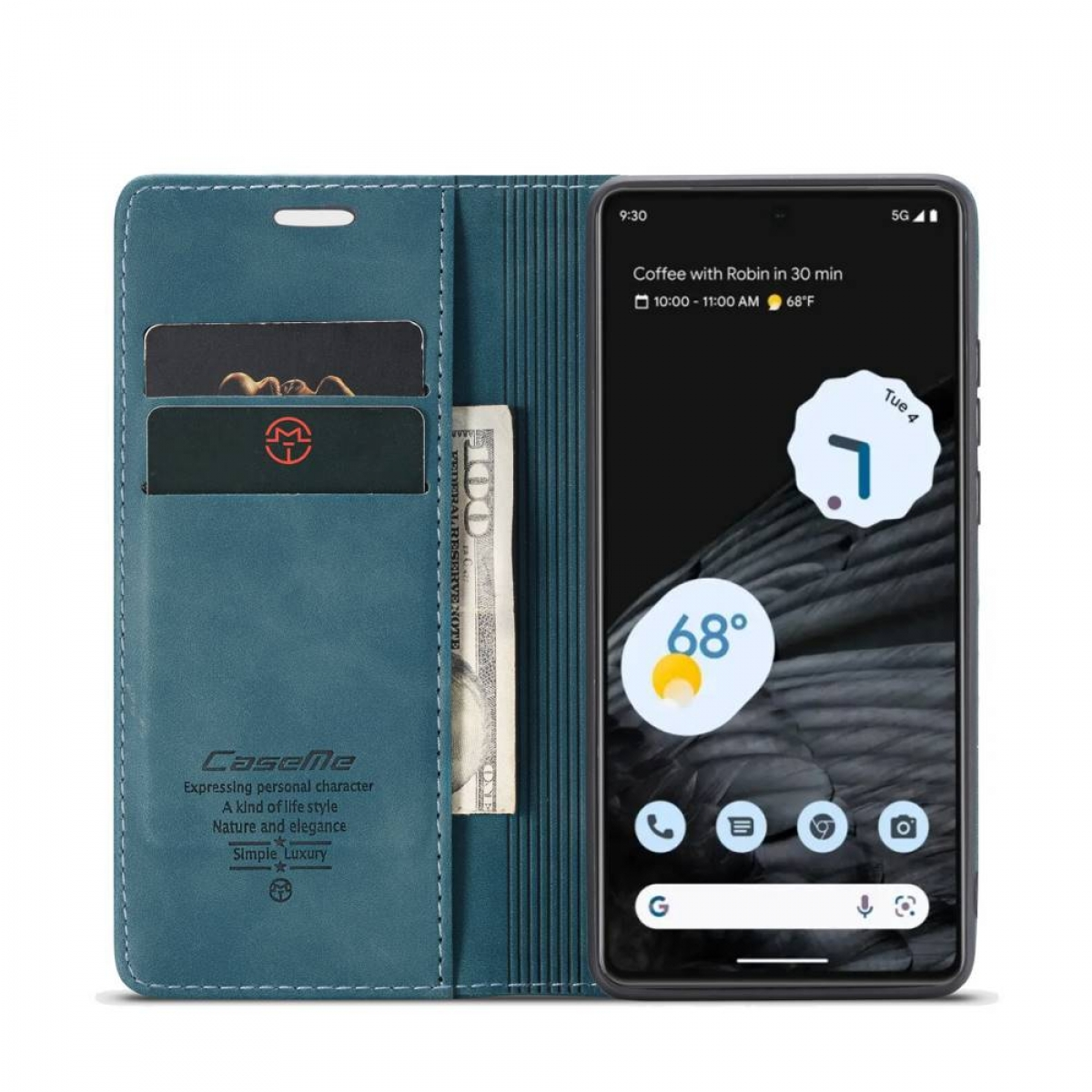 Ein Telefon in einer blauen Lederhülle mit Karten und Geld. Das Telefon zeigt eine Wetter-App und die Uhrzeit an.