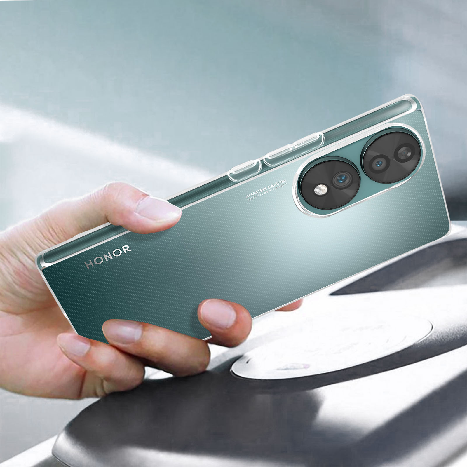 Una mano che tiene un telefono HONOR verde con fotocamera.