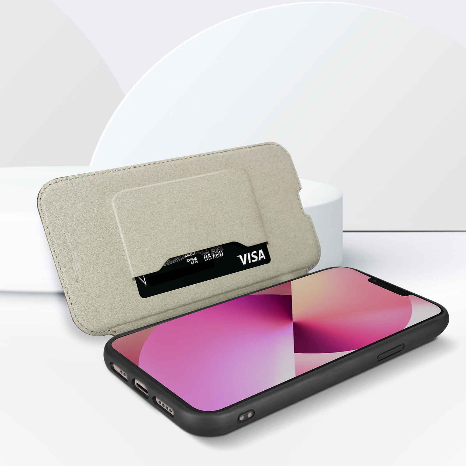 Étui de téléphone beige avec une carte et un téléphone. Fond blanc avec arc.