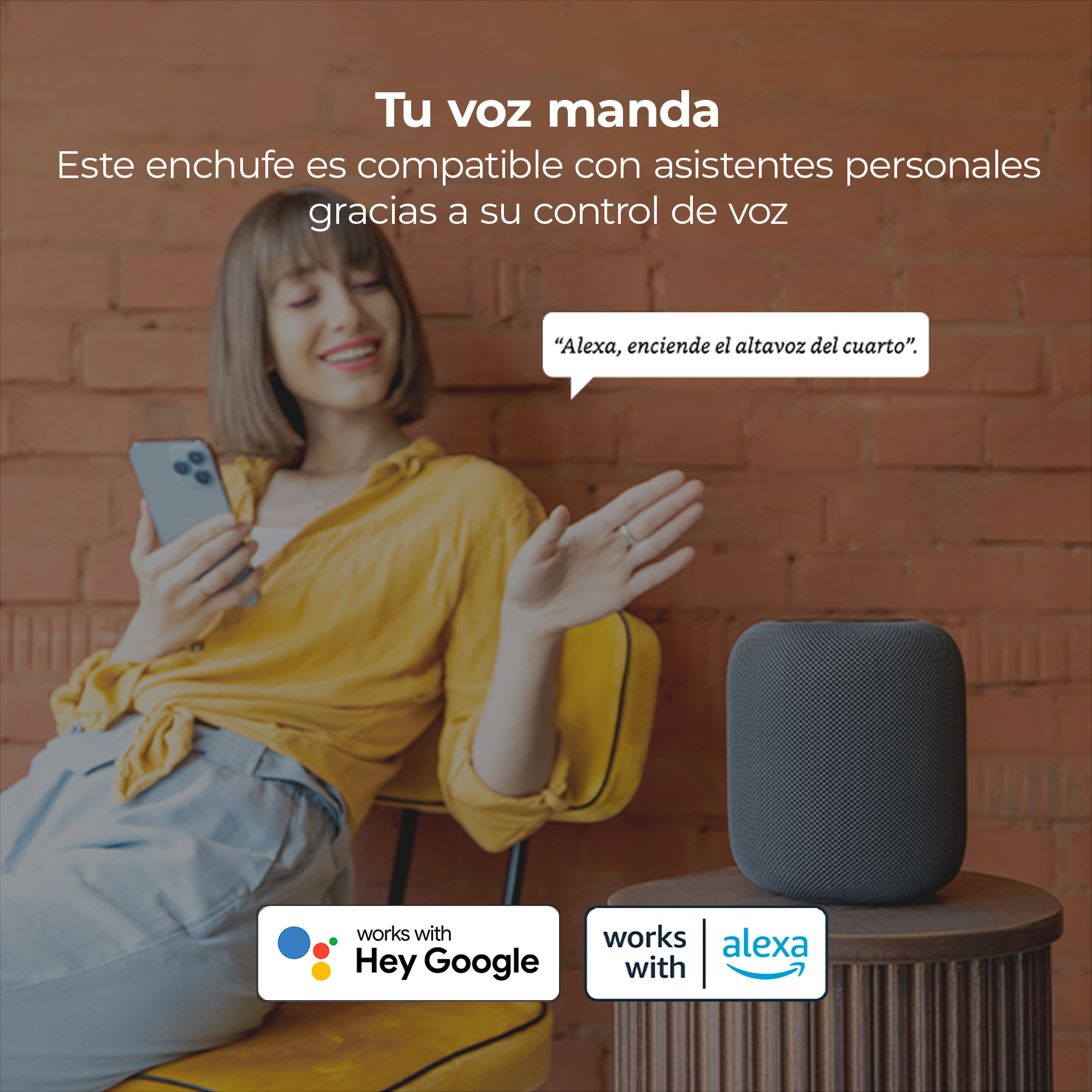 Mujer sosteniendo un teléfono, con un altavoz inteligente en un soporte. Texto: 'Tu voz manda' y 'Alexa'.