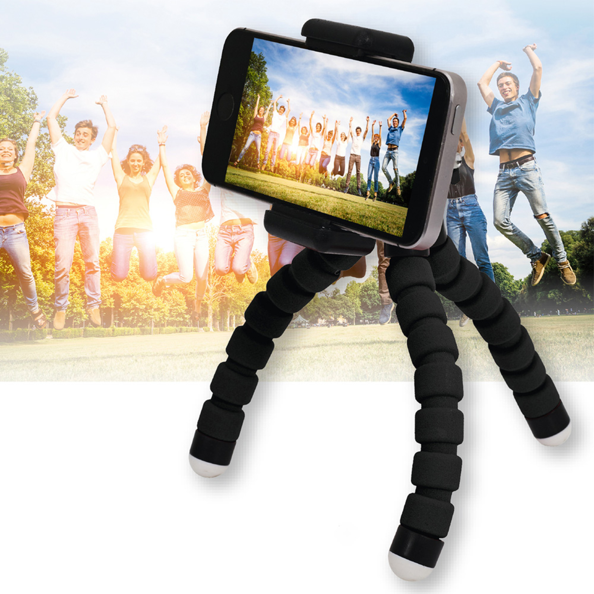 Smartphone en un trípode mostrando un grupo de personas saltando en un parque.