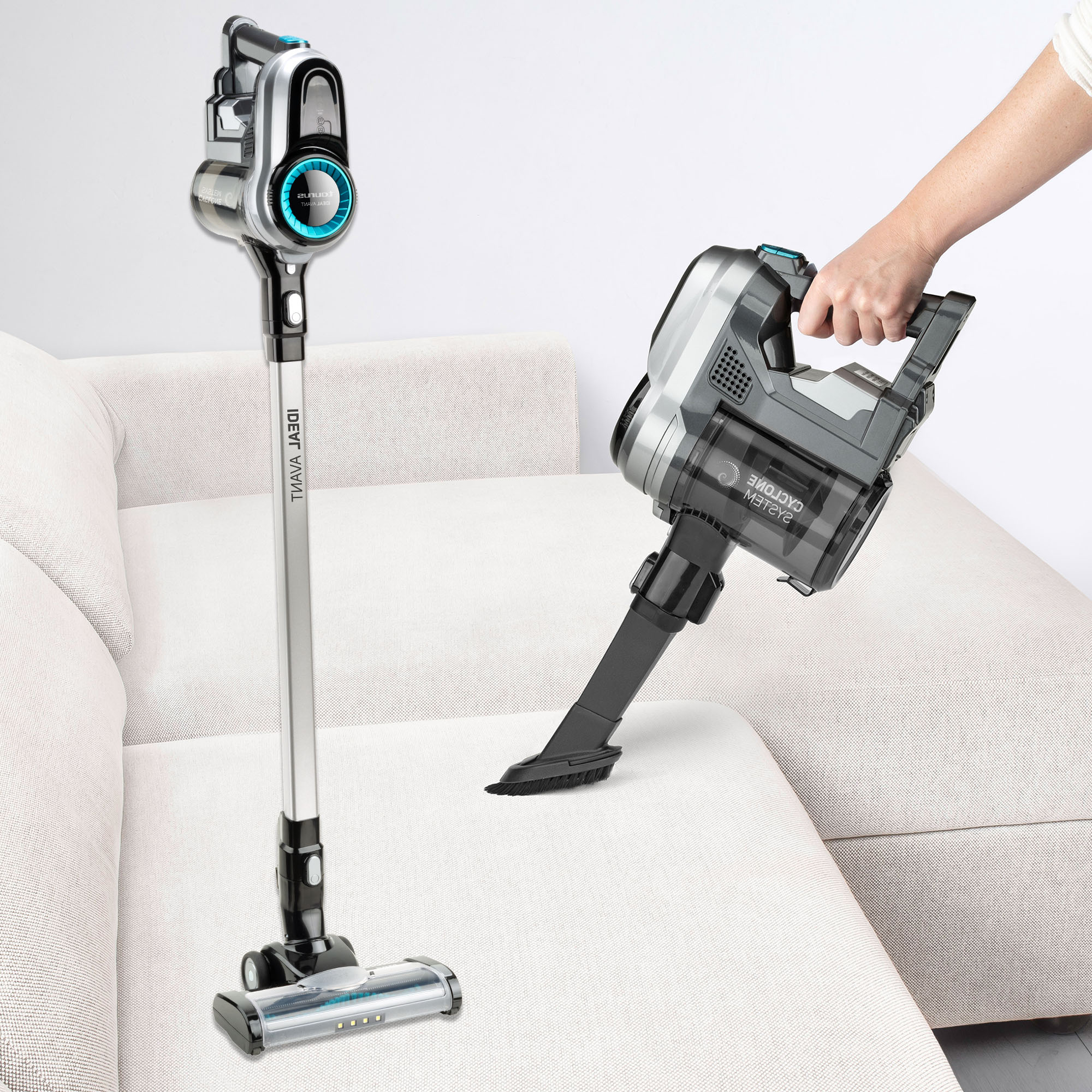 Aspirapolvere senza filo con due modalità: verticale e portatile. Una mano usa la modalità portatile.