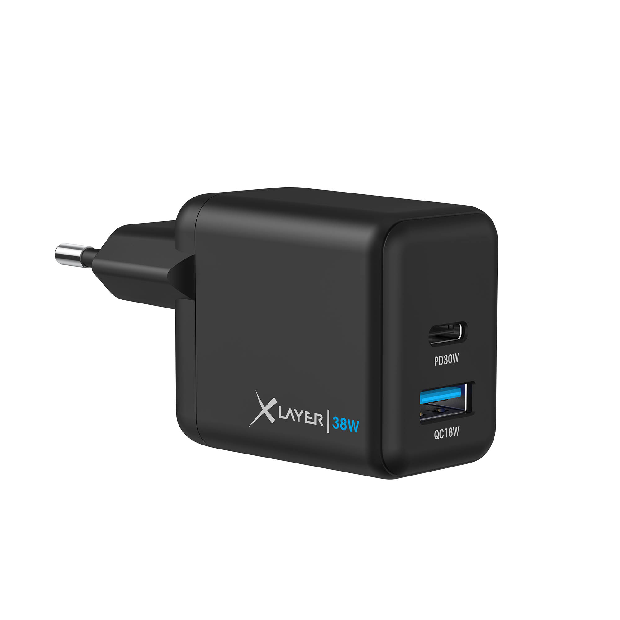 Schwarzes USB-Ladegerät mit zwei Anschlüssen, einem USB-C und einem USB. Es hat das Wort 'XLAYER'.
