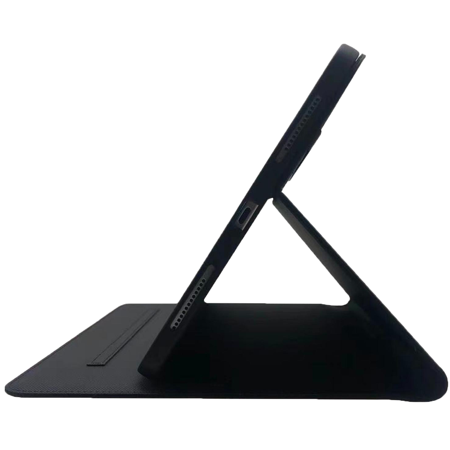 Ein schwarzes Tablet in einer aufstellbaren Hülle. Die Hülle ist geöffnet, das Tablet steht schräg auf weißem Grund.
