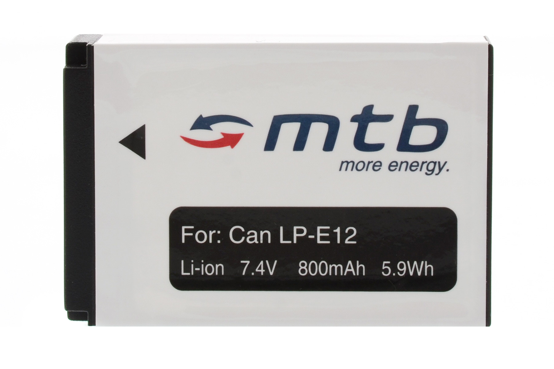 Weiße Batterie mit schwarzem Text und schwarzem Pfeil.