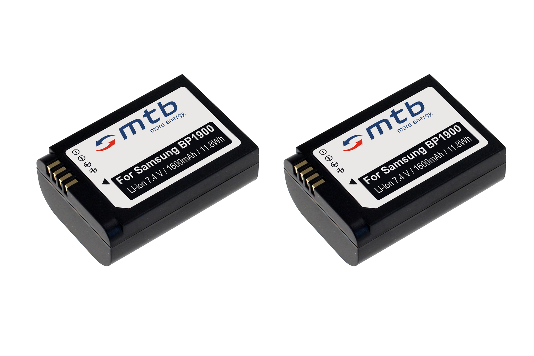 Zwei schwarze Batterien mit weißen Etiketten. Weißer Hintergrund.