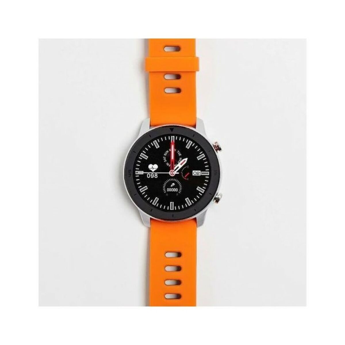 Primer plano de un reloj inteligente con correa naranja y pantalla digital negra.