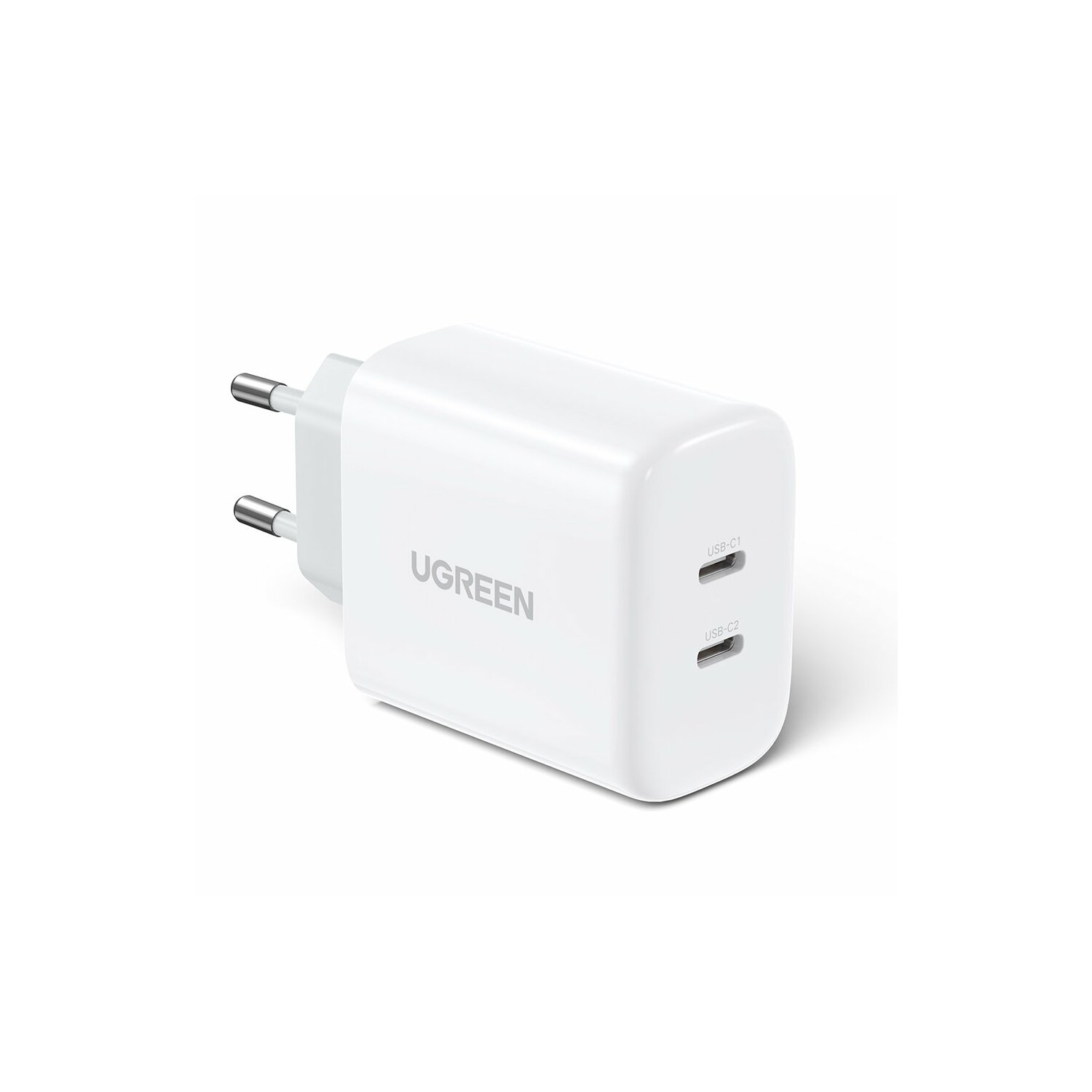 Weißes UGREEN-Ladegerät mit zwei USB-C-Anschlüssen. Es hat zwei Stifte für Steckdosen.