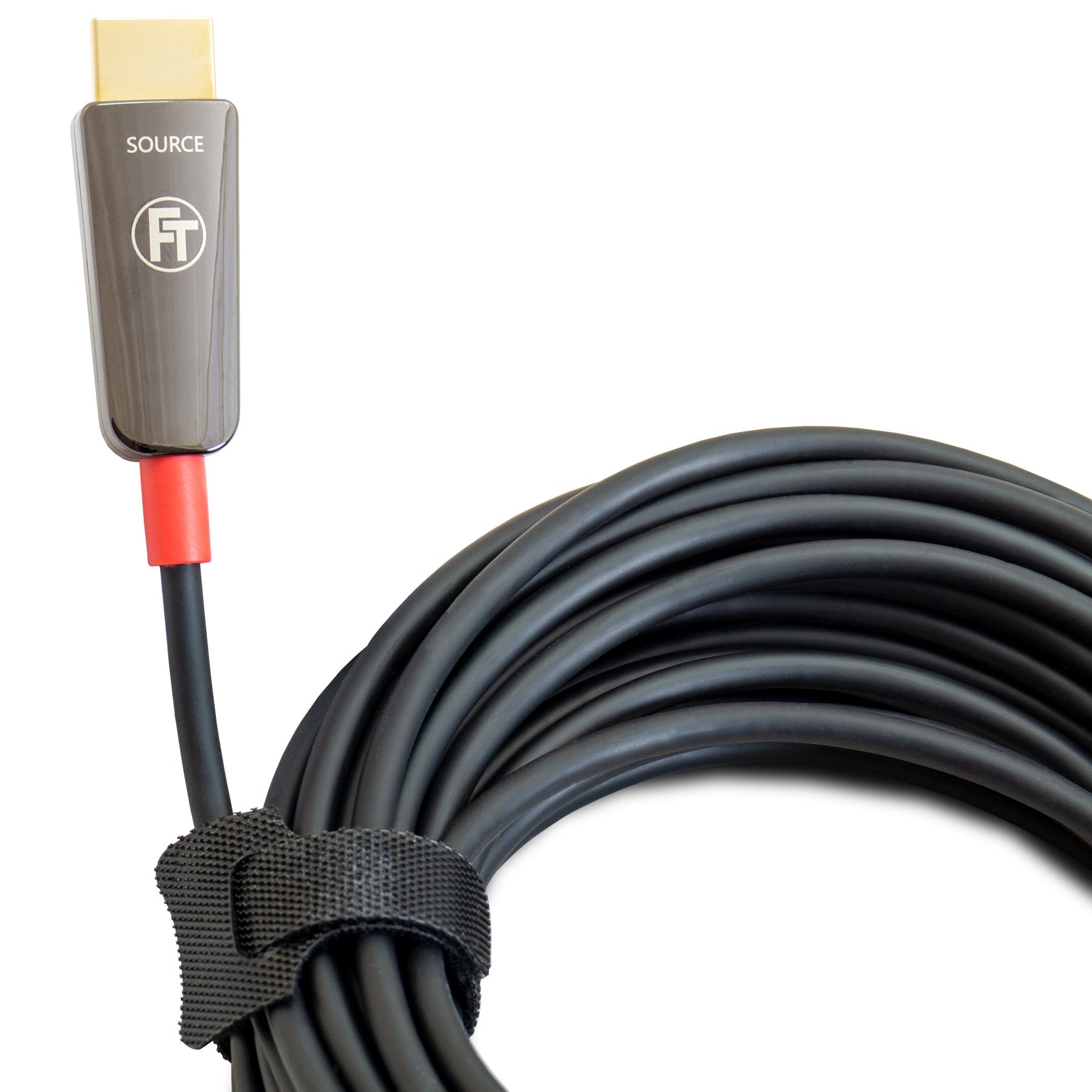 Nahaufnahme eines schwarzen HDMI-Kabels mit einem grauen Stecker mit der Aufschrift 'SOURCE'.