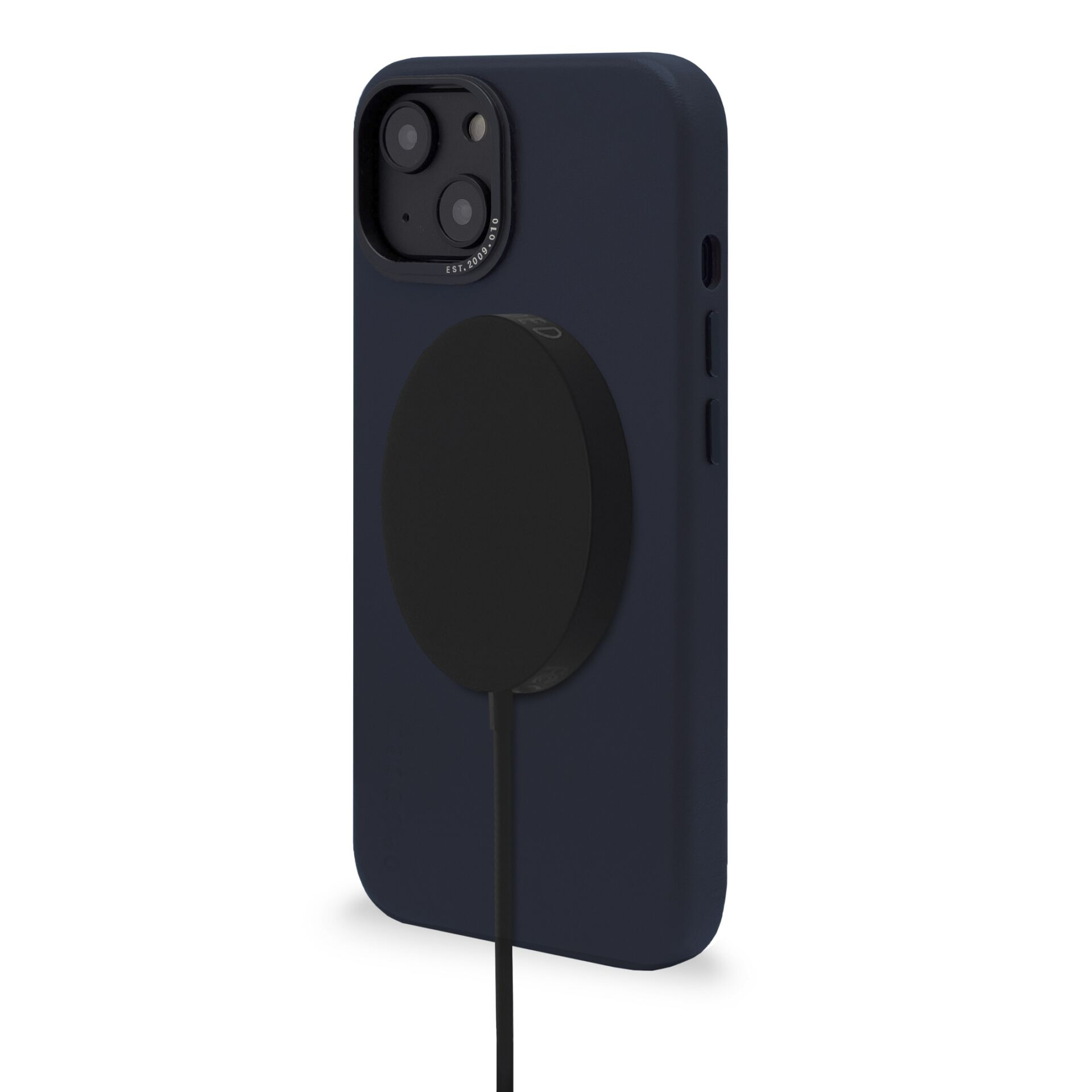 Dunkelblaues Telefon mit angebrachtem schwarzem, kreisförmigem Ladegerät.