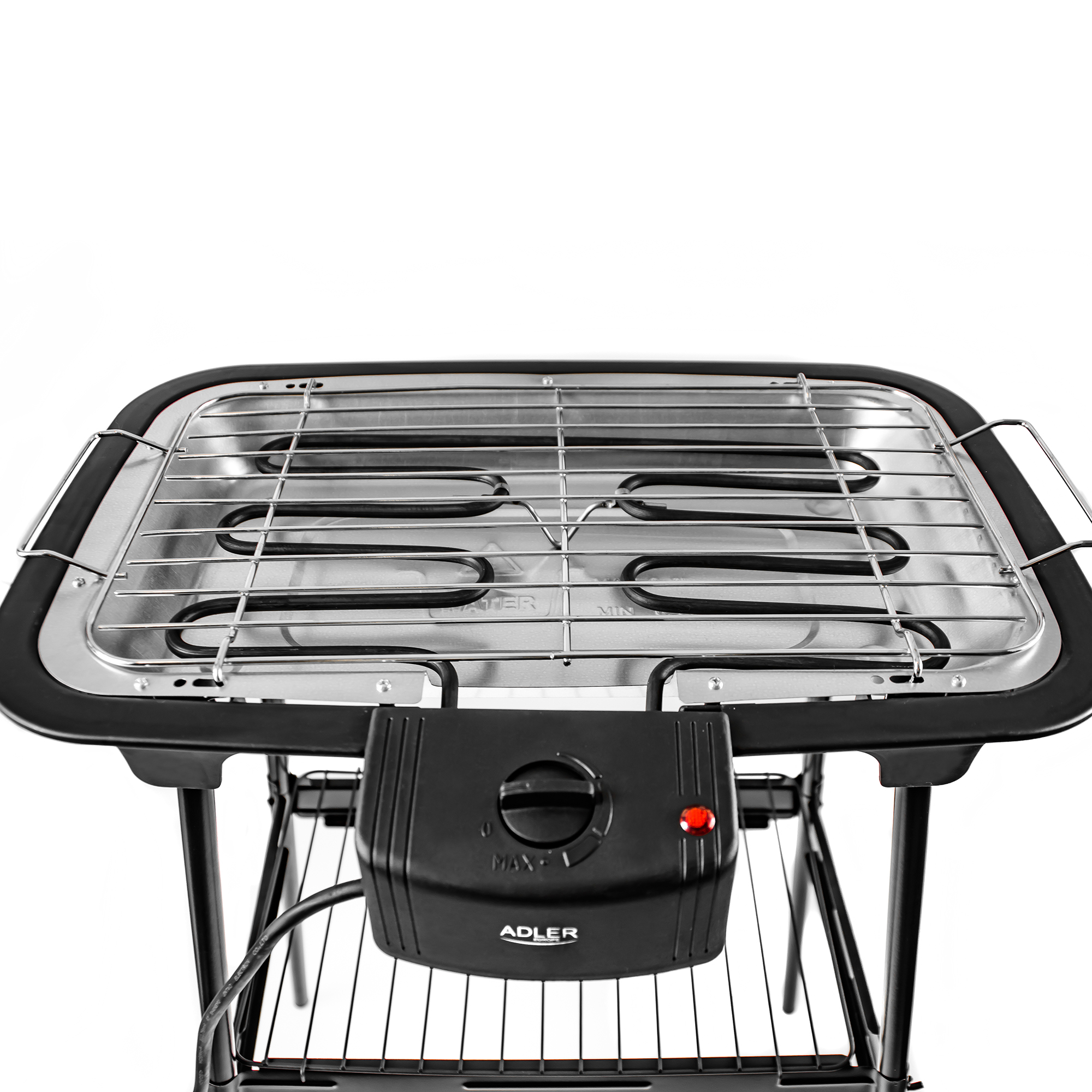Elektrischer Grill mit schwarzem Bedienfeld und Chromgrill.