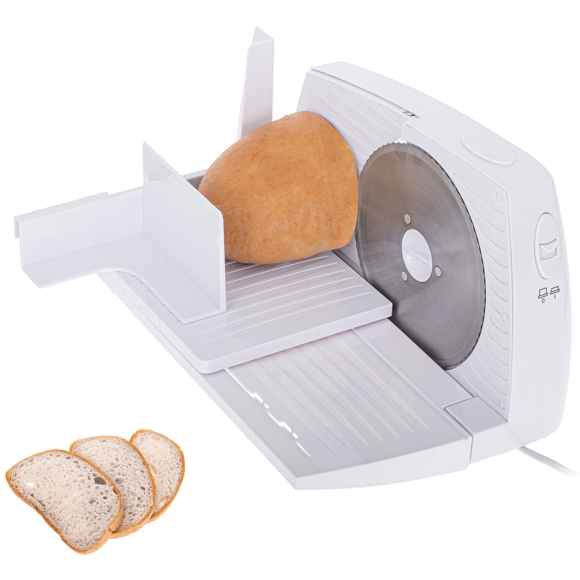 Biała krajalnica do chleba z bochenkiem chleba w trakcie krojenia, z pokrojonym chlebem poniżej.