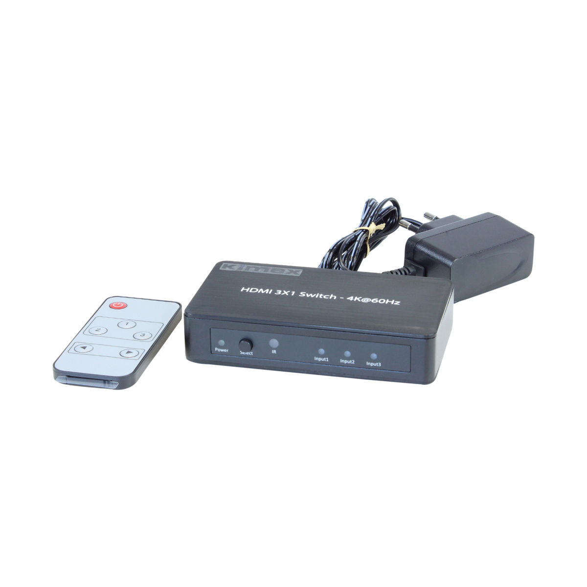 Conmutador HDMI negro con mando a distancia y fuente de alimentación. Puertos de entrada y salida, fondo blanco.