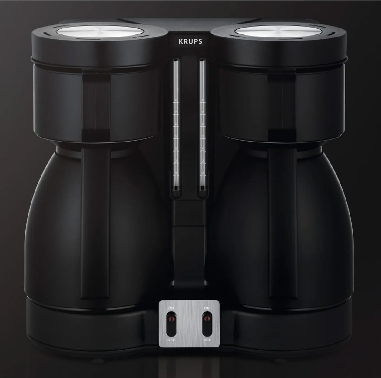 Czarny ekspres do kawy, dwa dzbanki, z przyciskami włącz/wyłącz, ciemne tło.