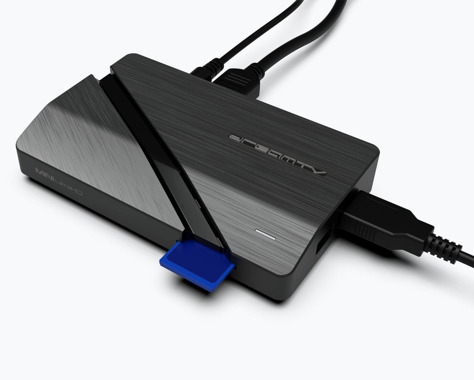 Mini UltraHD-Gerät mit einer eingelegten blauen SD-Karte. Es hat mehrere Anschlüsse und Kabel.