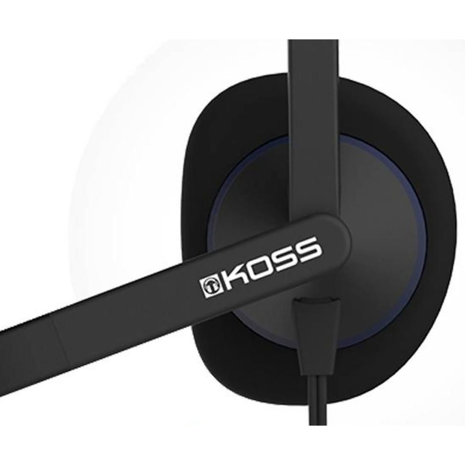 Czarny zestaw słuchawkowy Koss z mikrofonem na wysięgniku. Logo jest widoczne na wysięgniku.