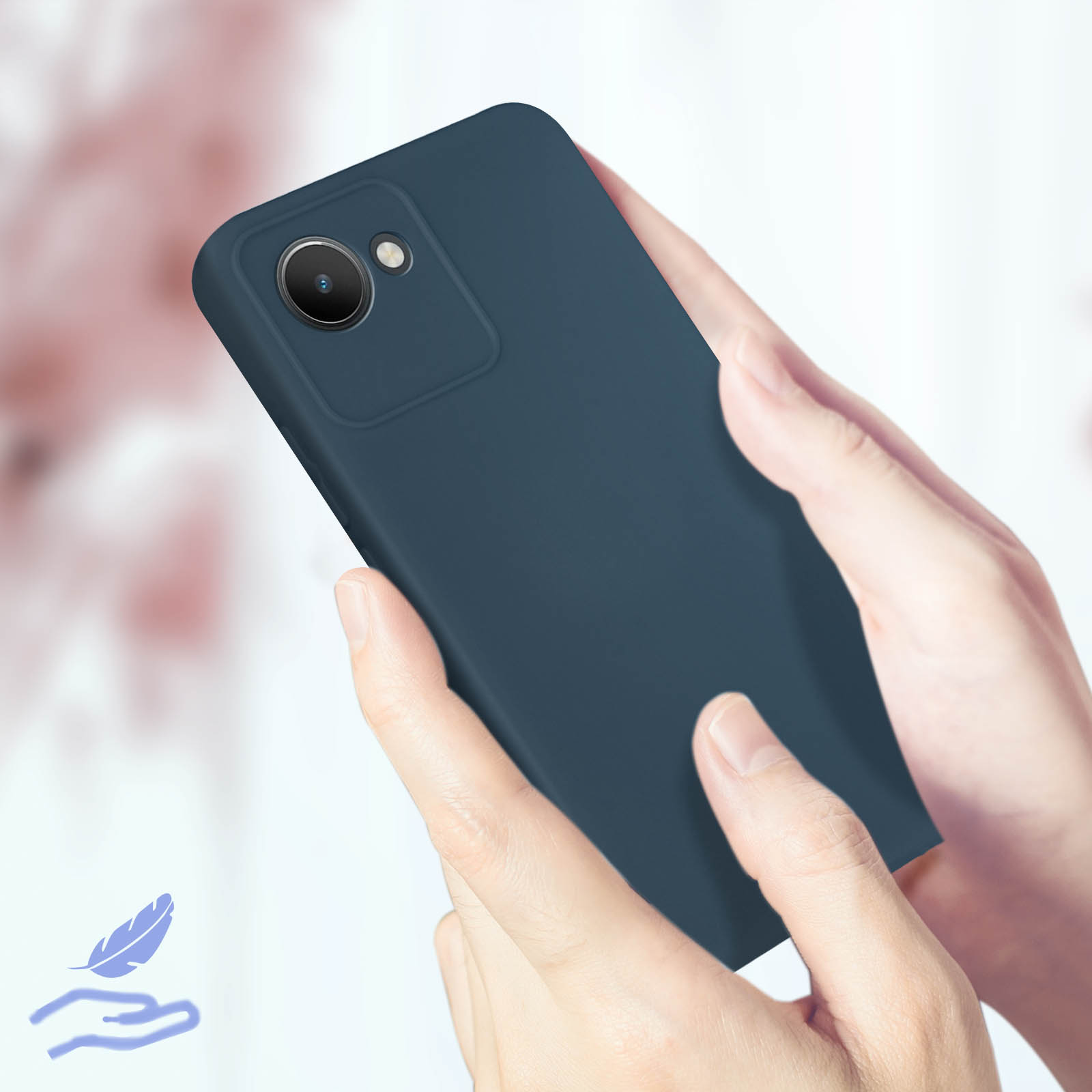 Hand hält dunkelblaues Telefon mit Kamerahügel. Heller rosa Hintergrund.