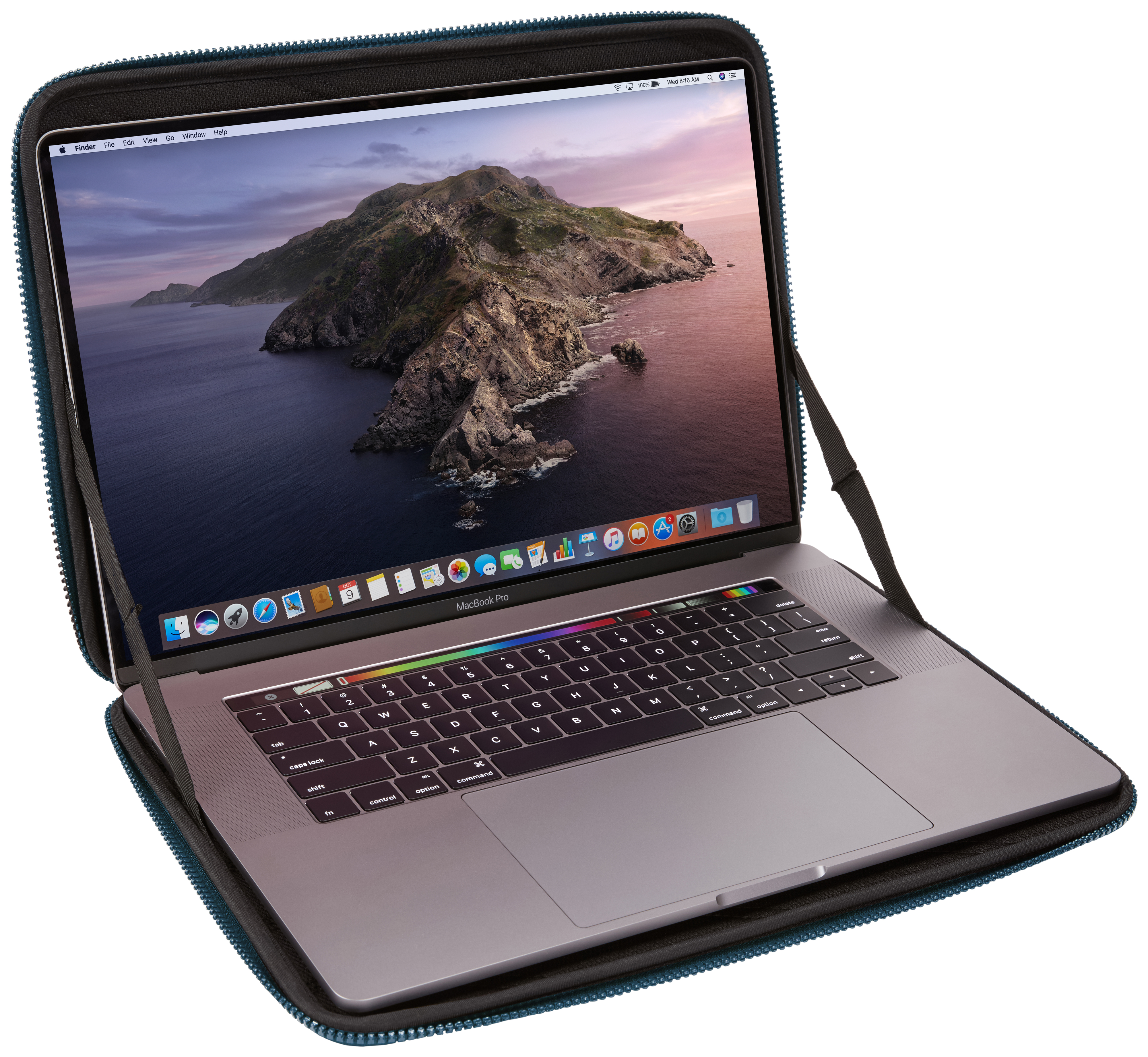 Ein Laptop-Computer in einer blauen Reißverschlusstasche, geöffnet, zeigt den Bildschirm und die Tastatur.