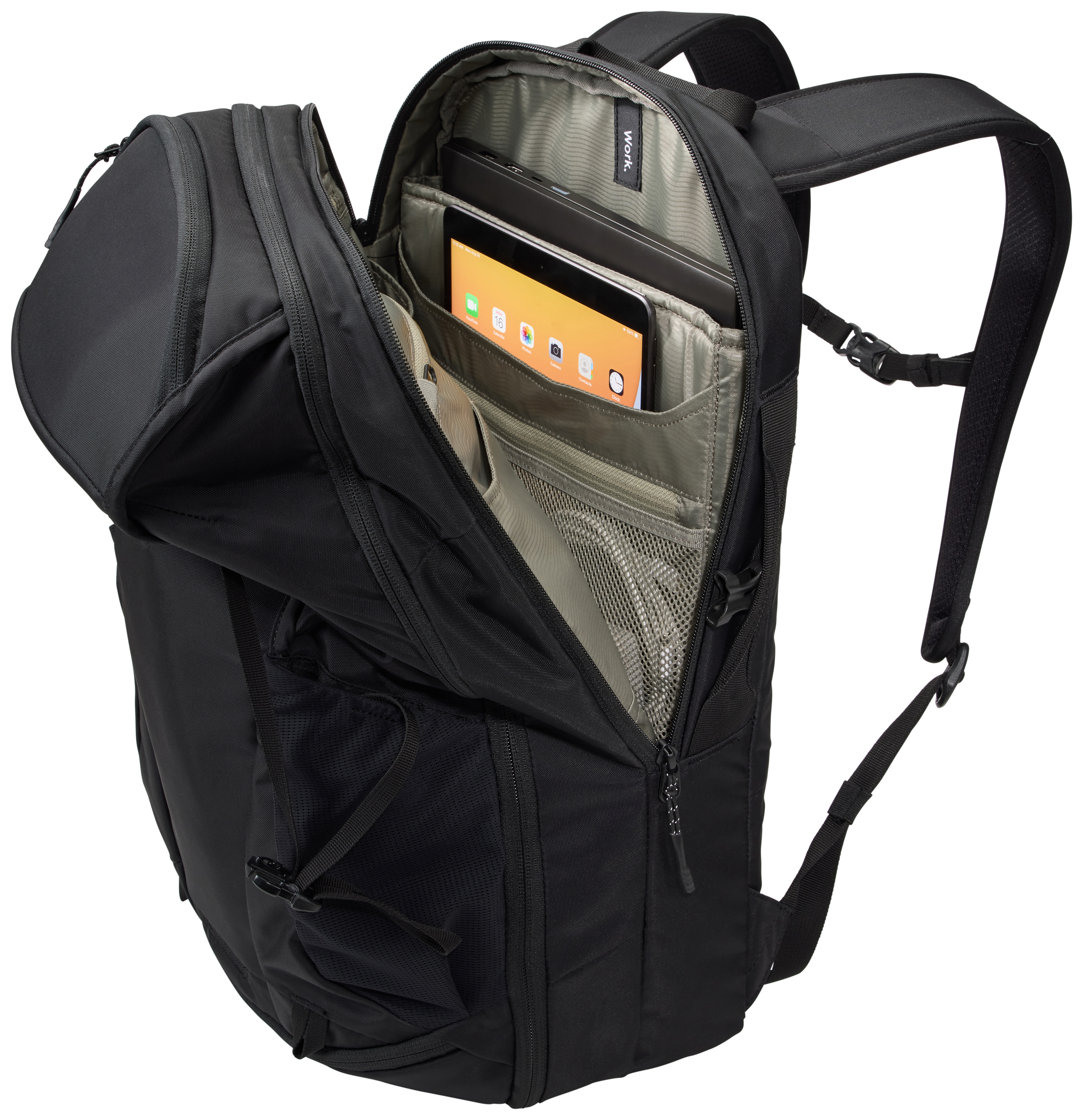 Schwarzer Rucksack, geöffnet, zeigt Tablet und andere Gegenstände.