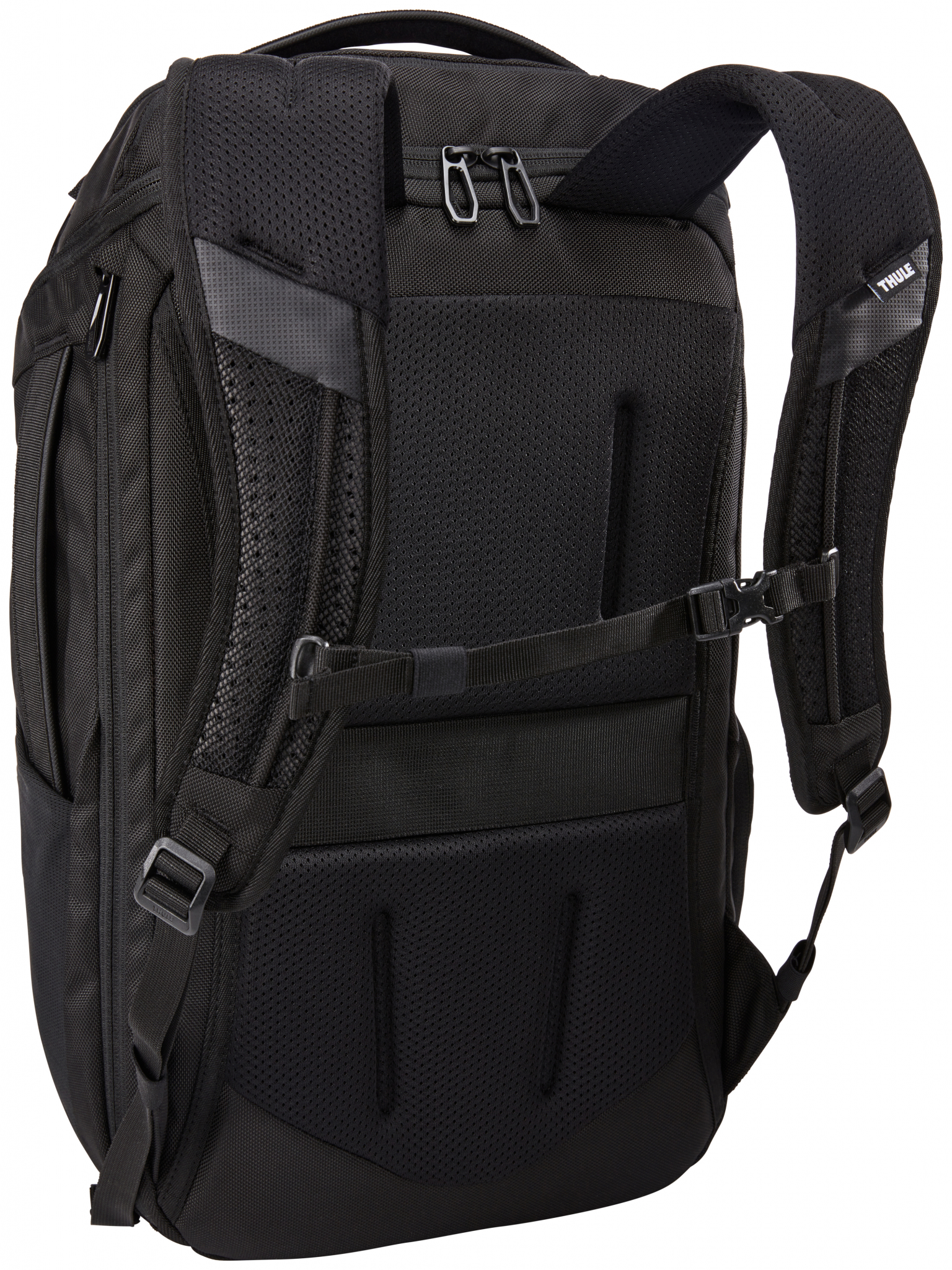 Schwarzer Rucksack mit Mesh-Rücken und Trägern. Ein Thule-Logo ist sichtbar. Auf weißem Hintergrund.