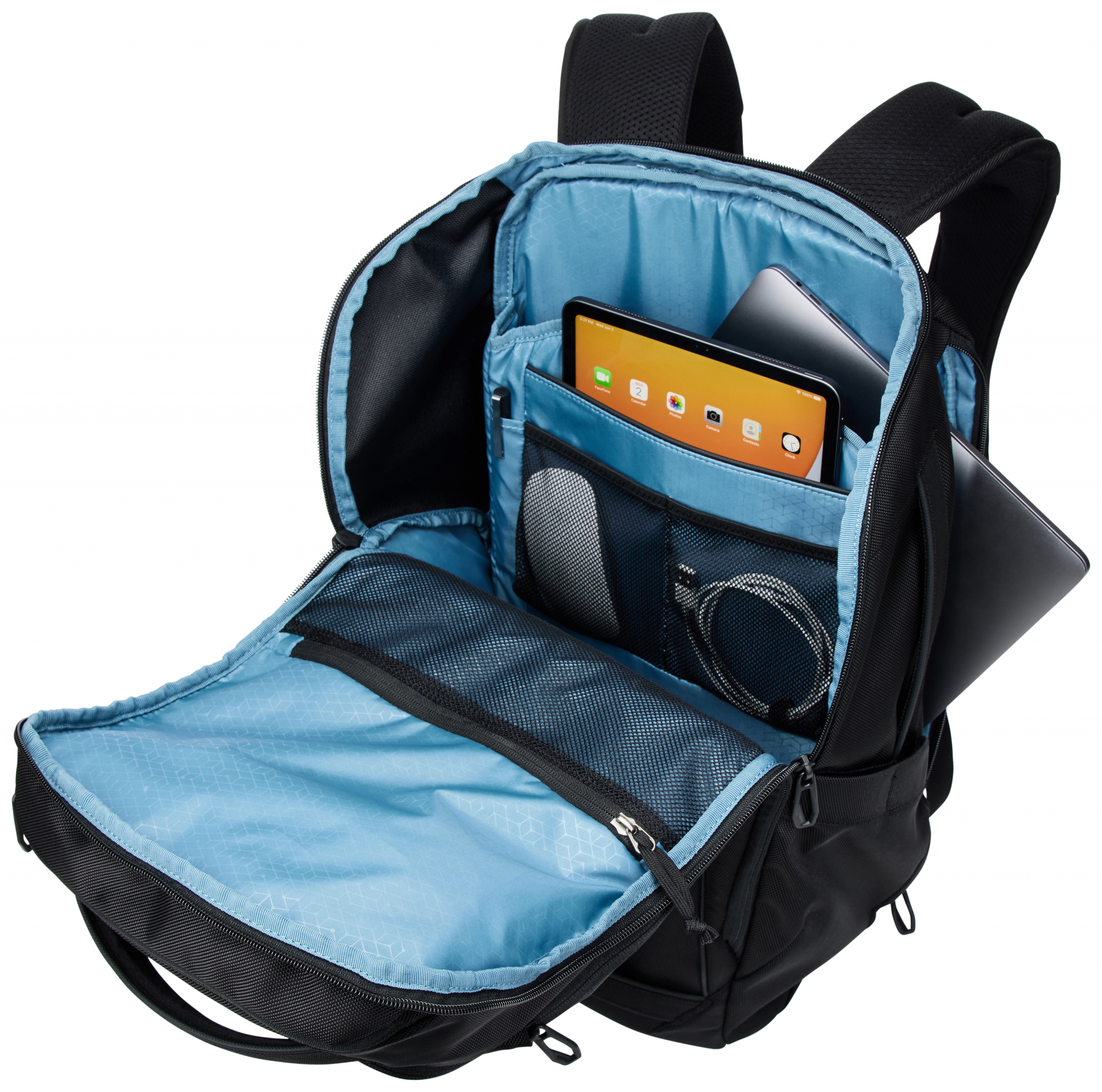 Schwarzer Rucksack geöffnet. Innen sind Tablet, Telefon und Kabel zu sehen.