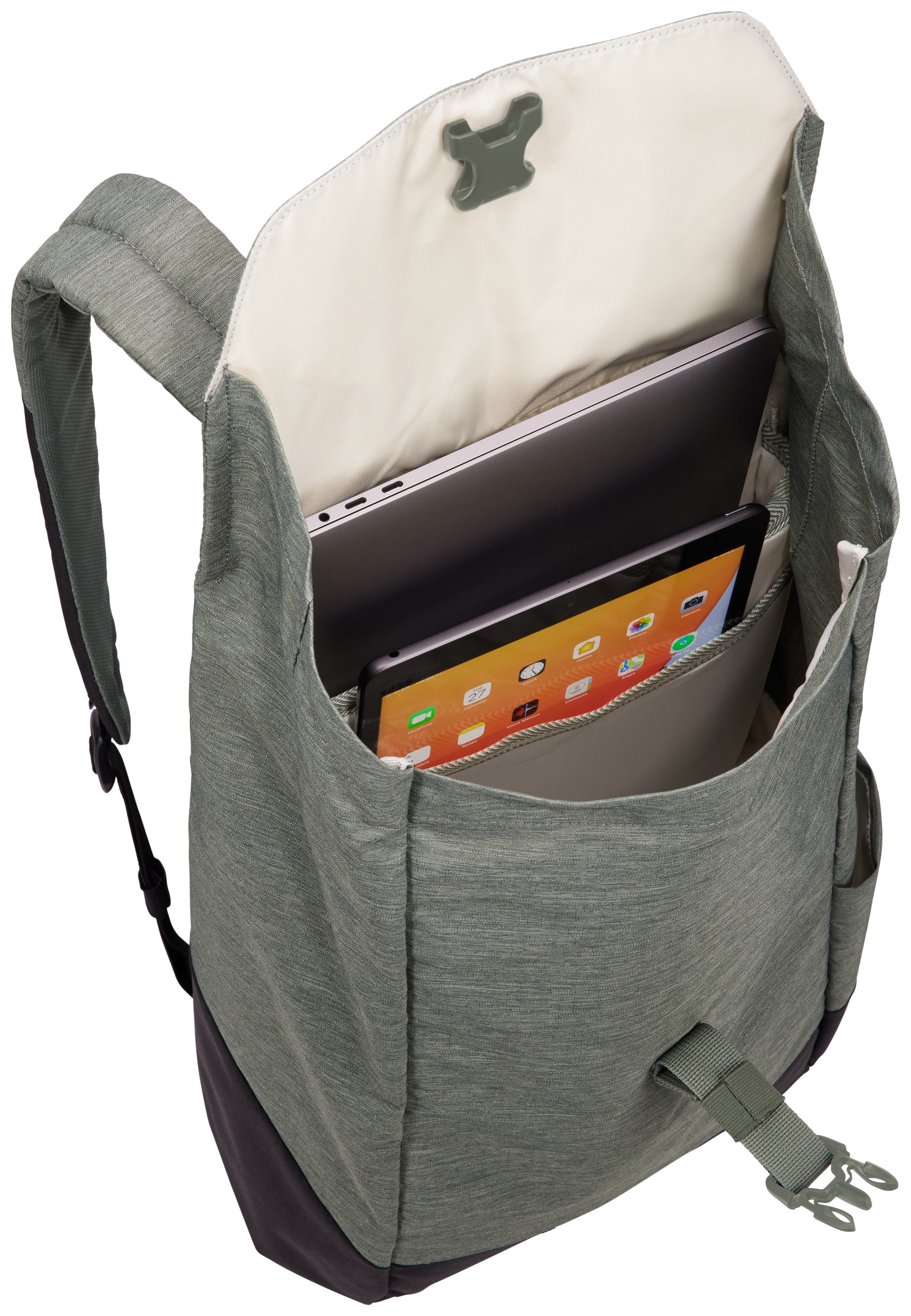 Ein grüner Rucksack ist geöffnet, ein Laptop und ein Tablet sind sichtbar. Eine hellgraue Tasche ist sichtbar.
