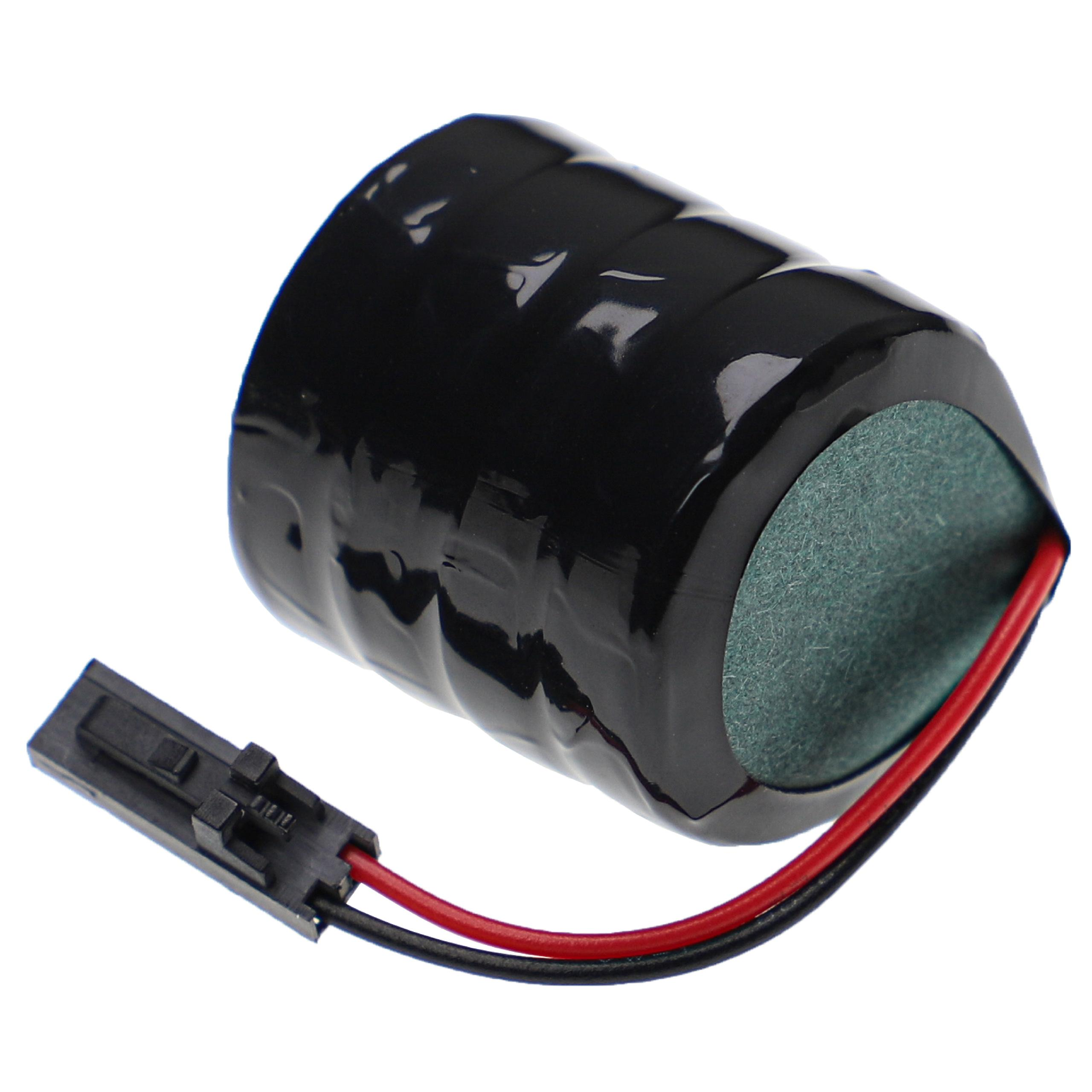 Eine schwarze zylindrische Batterie mit einem Stecker und Drähten. Sie hat einen grünen und schwarzen Stecker und eine grüne Basis.