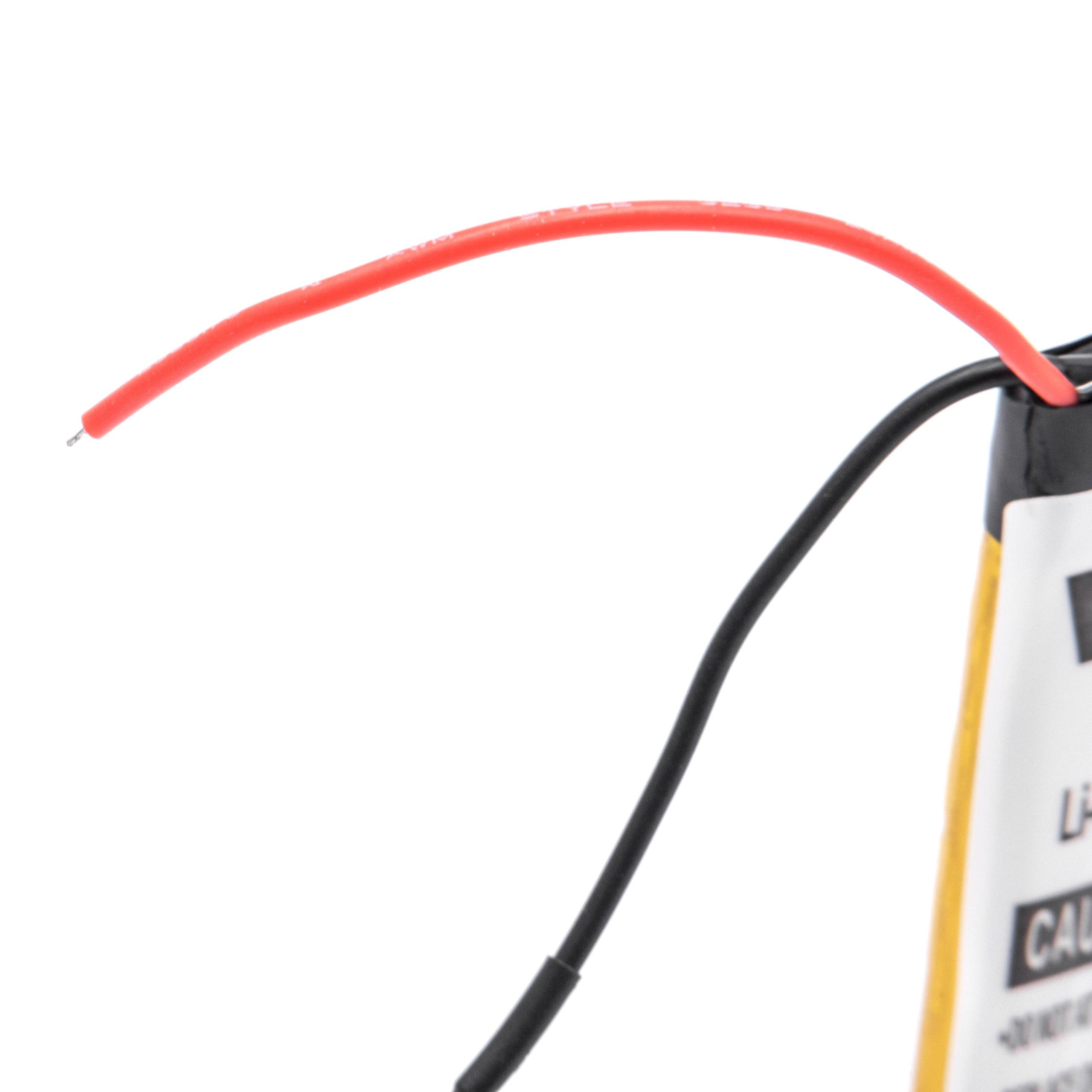 Batterie mit roten und schwarzen Drähten.
